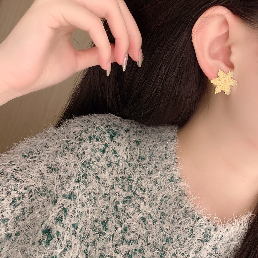 cha snowflake double c gold earrings eha234
