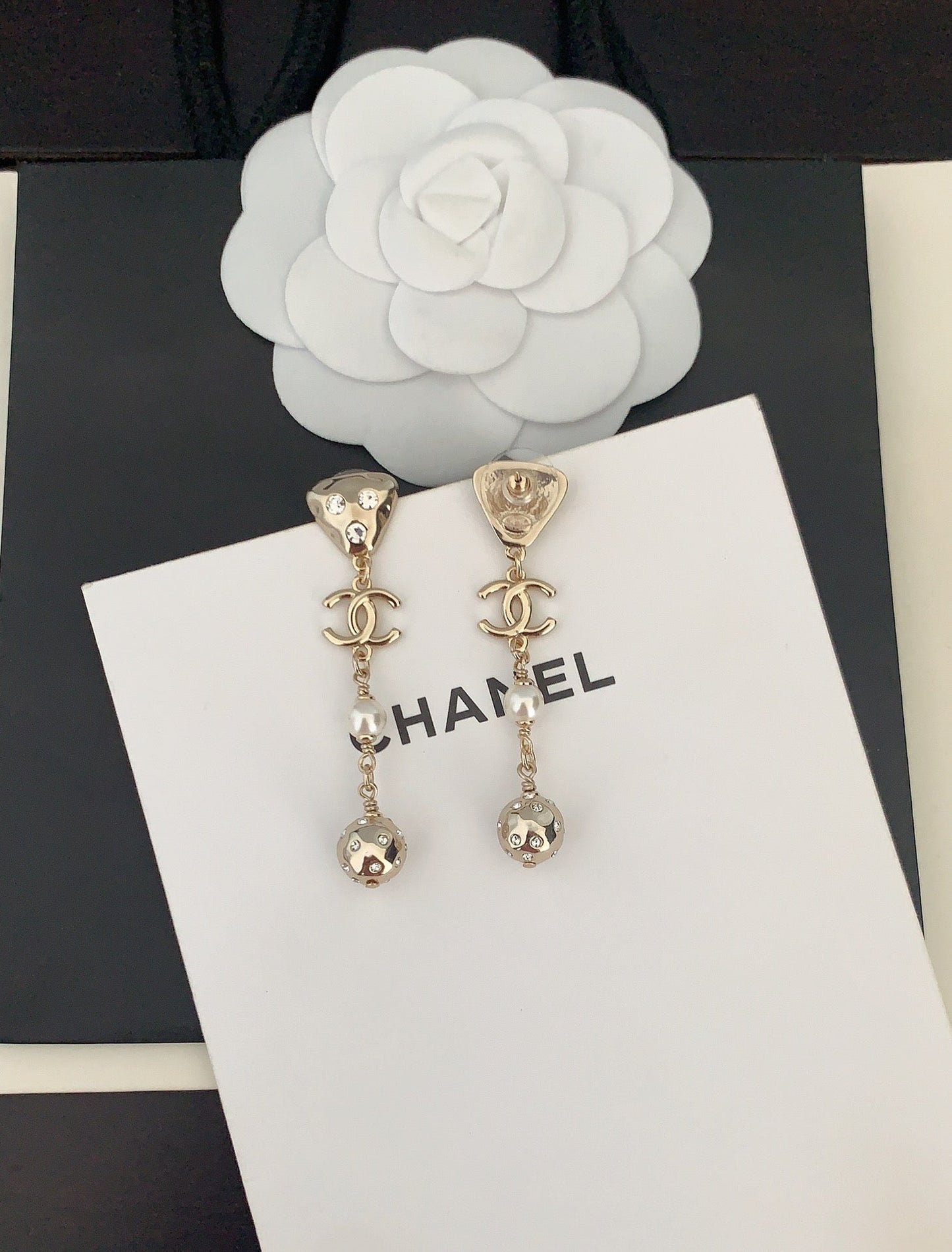 triangle cc pearl earrings eha360