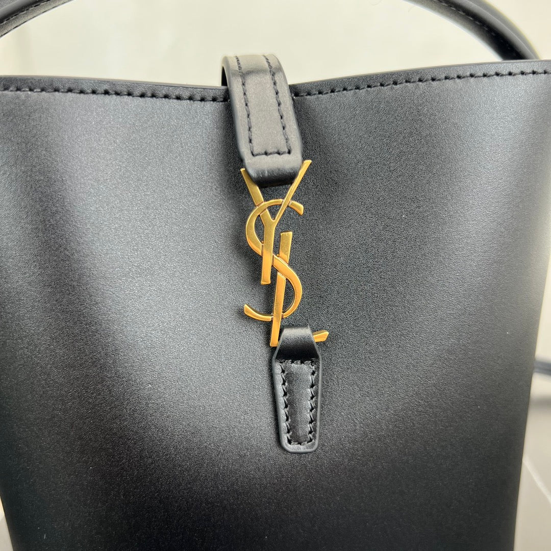 le 15cm black cowhide hand held crossbody bucket bag 765870