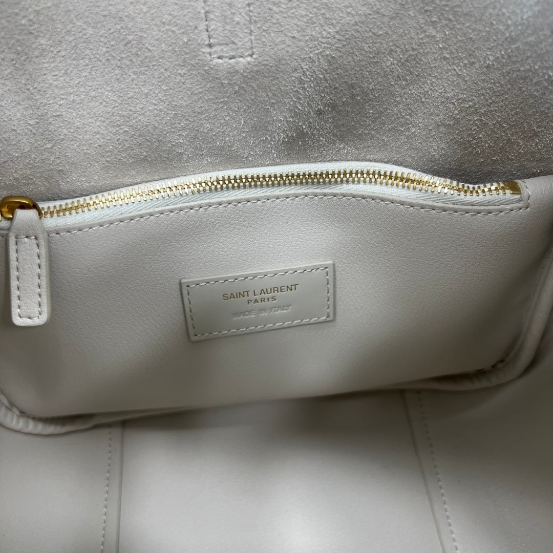23cm cassandre white stray shoulder bag 713938