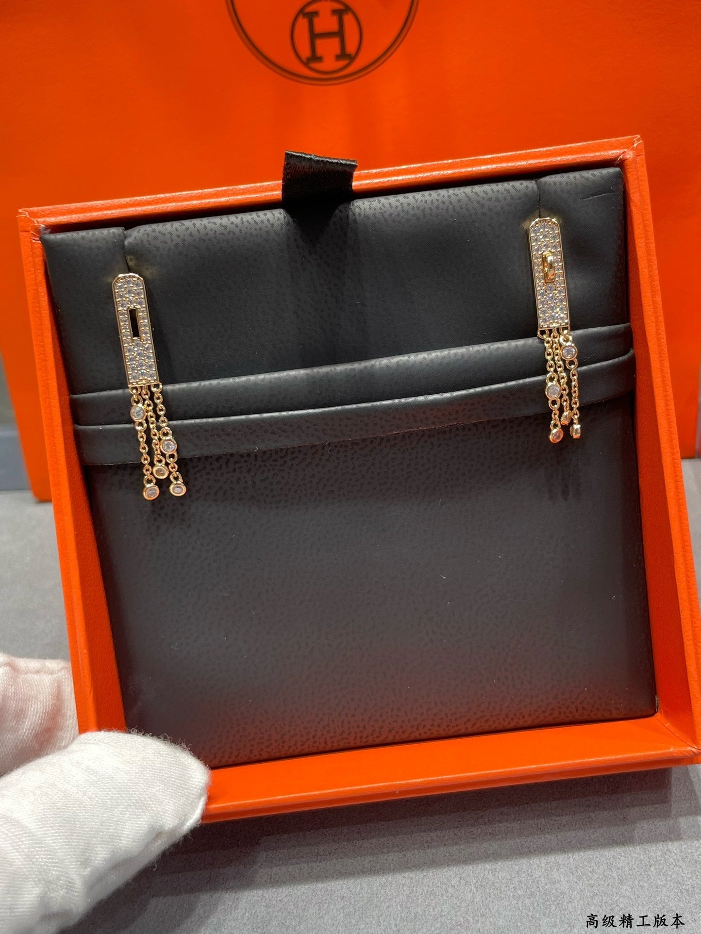 v gold kelly full diamond tassel earrings eha436