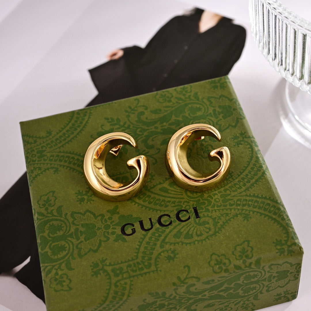 gg personality curved yellow gold earrings eha647