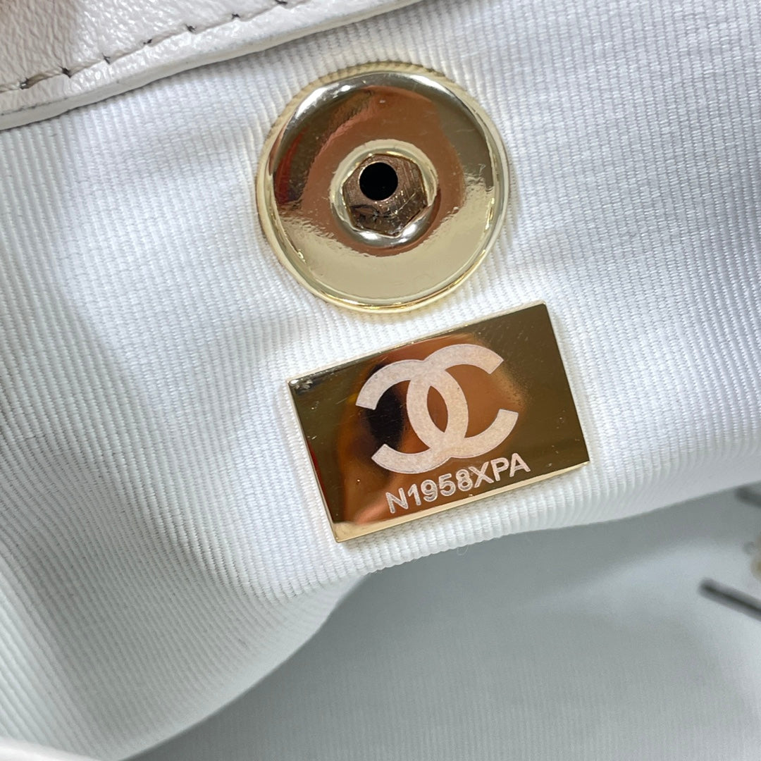 18cm white 22k duma backpack cha12