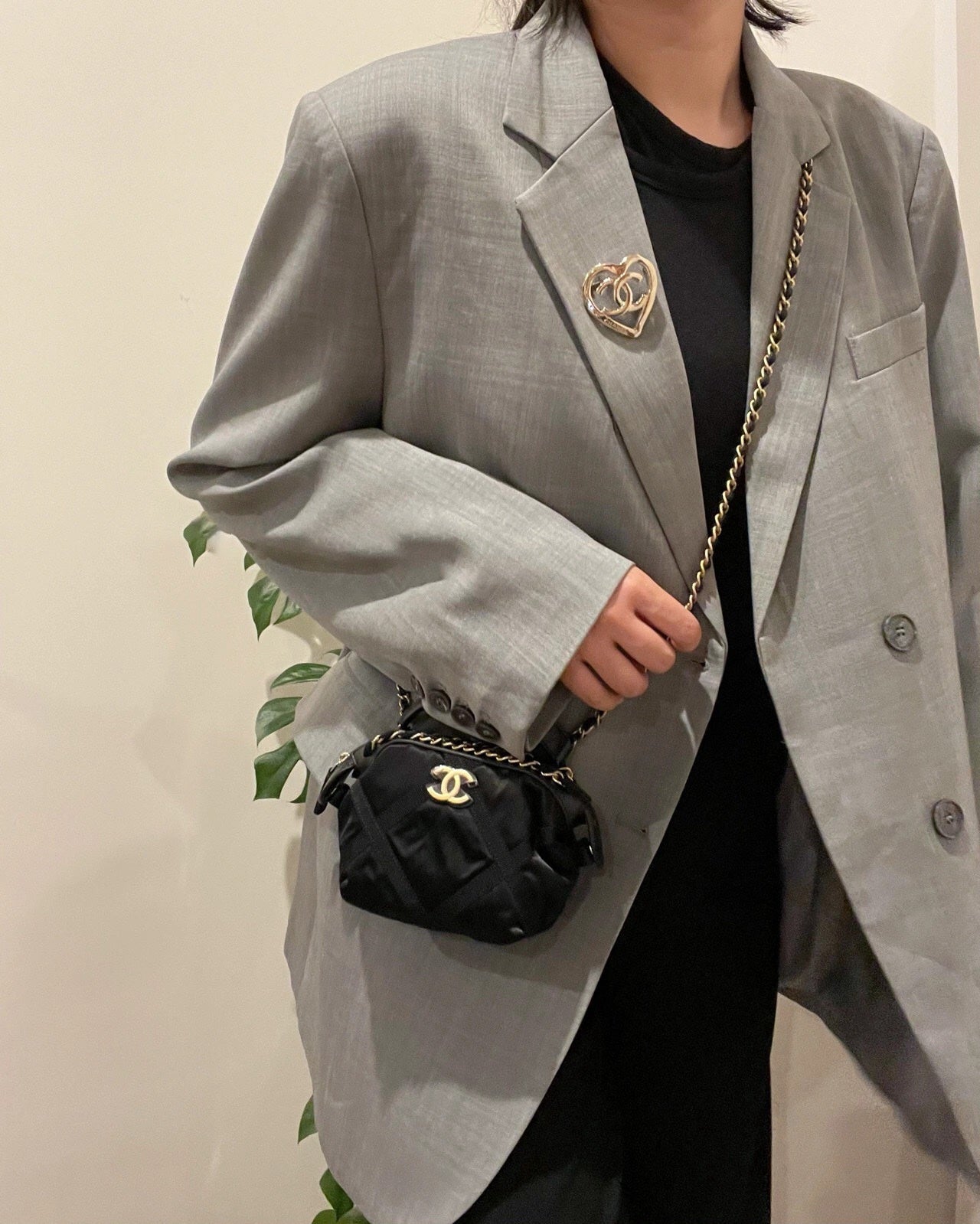 cha big heart yellow gold brooch xza50