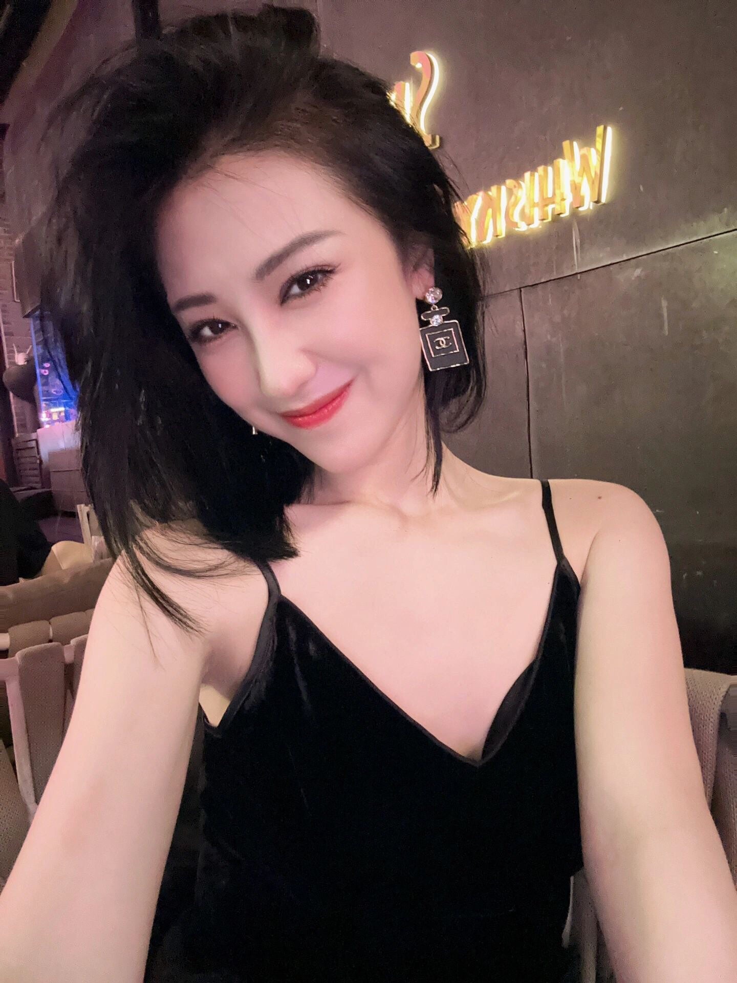 cha black gold perfume bottle earrings eha718