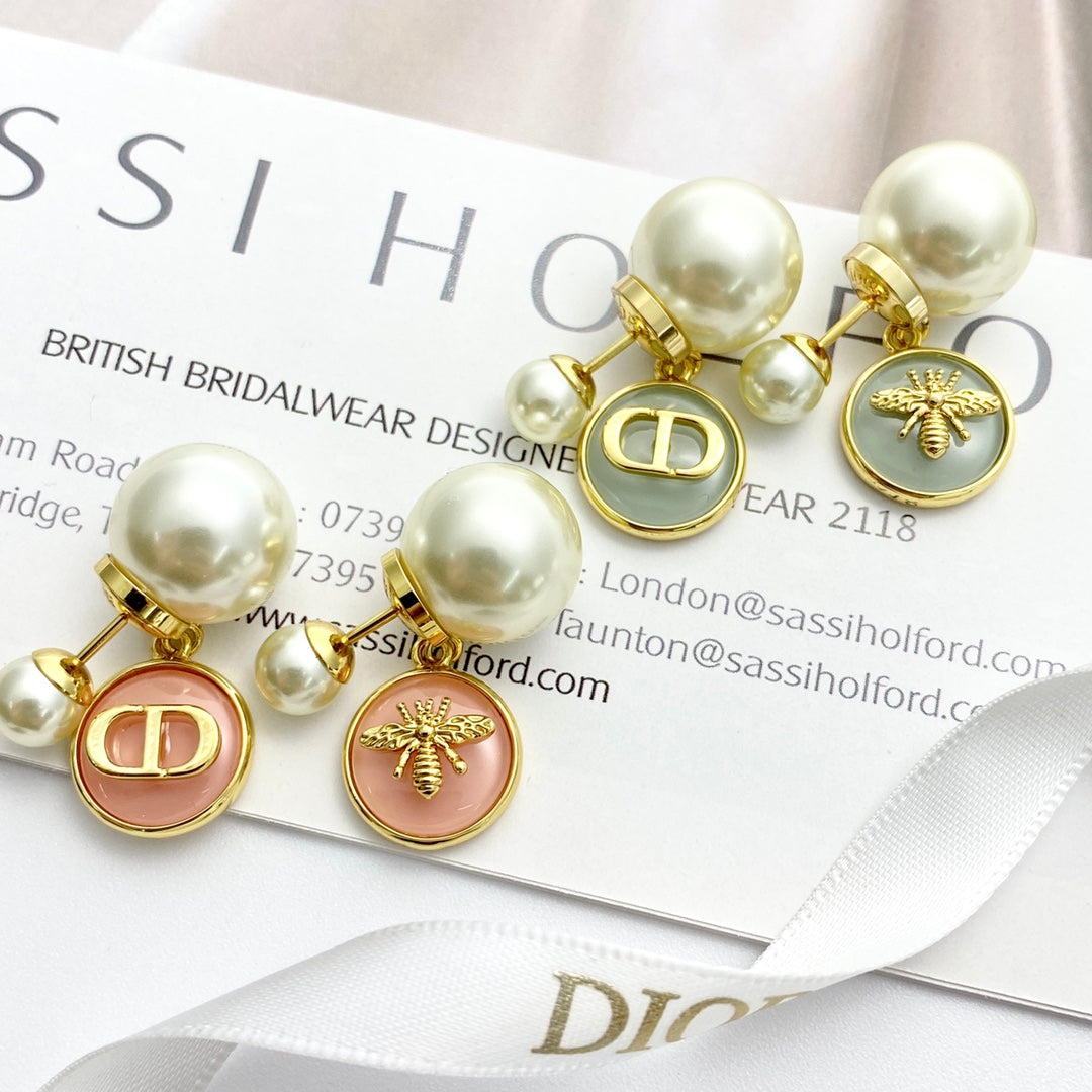 round pendant double ball pearl bee earrings eha769