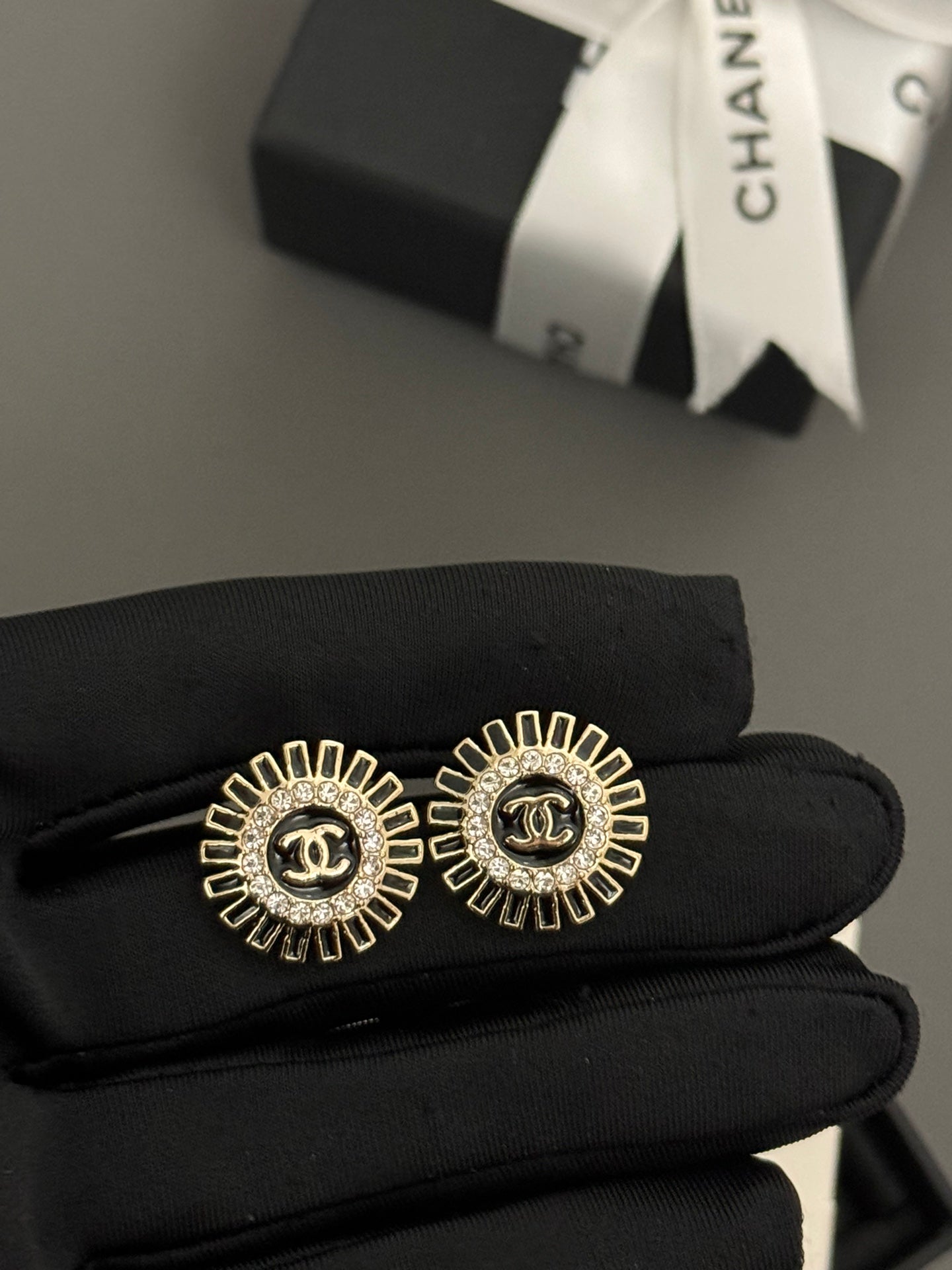 cha round yellow gold earrings eha760