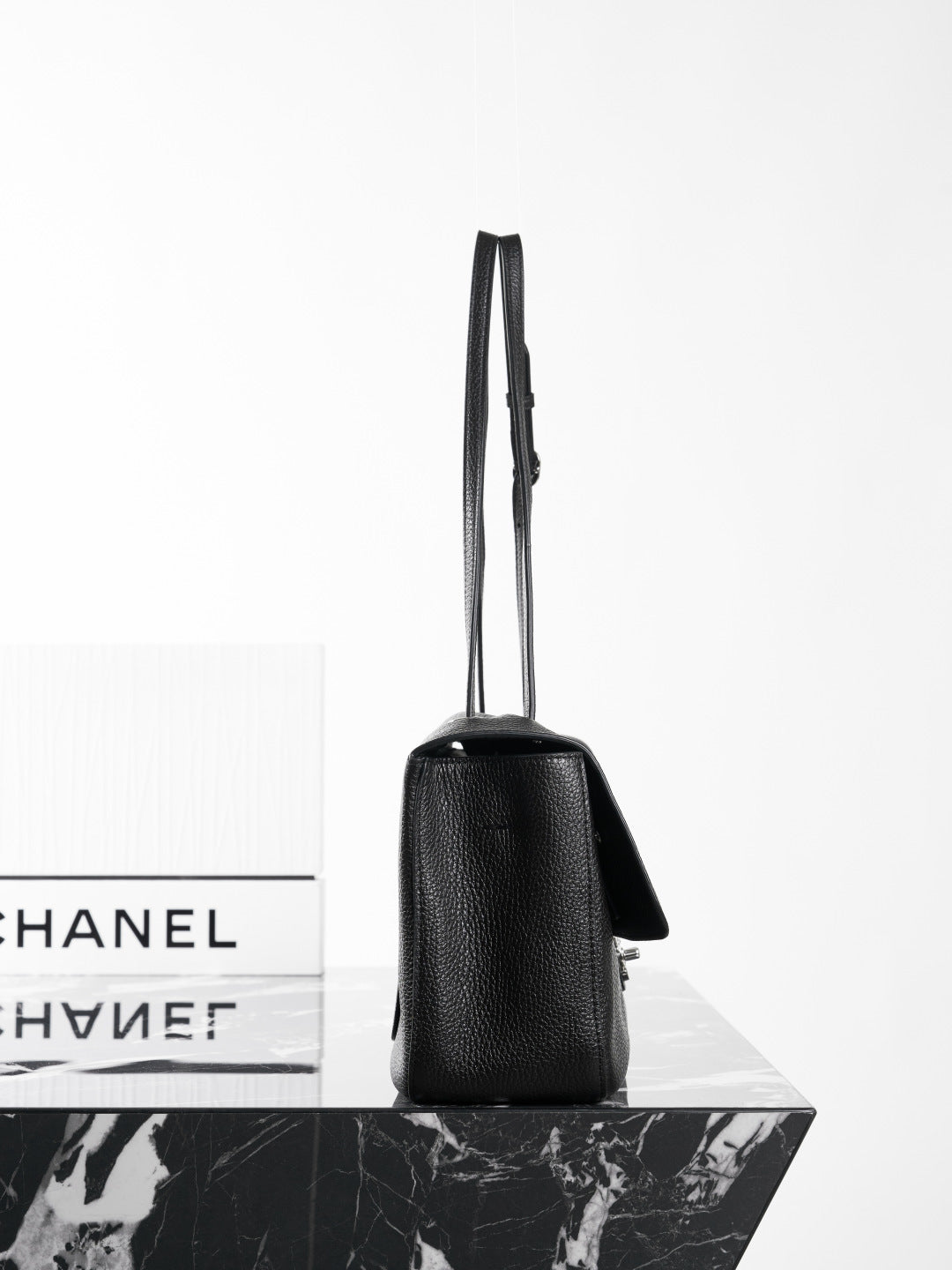 Chanel Maxi Flap Black - Image 5