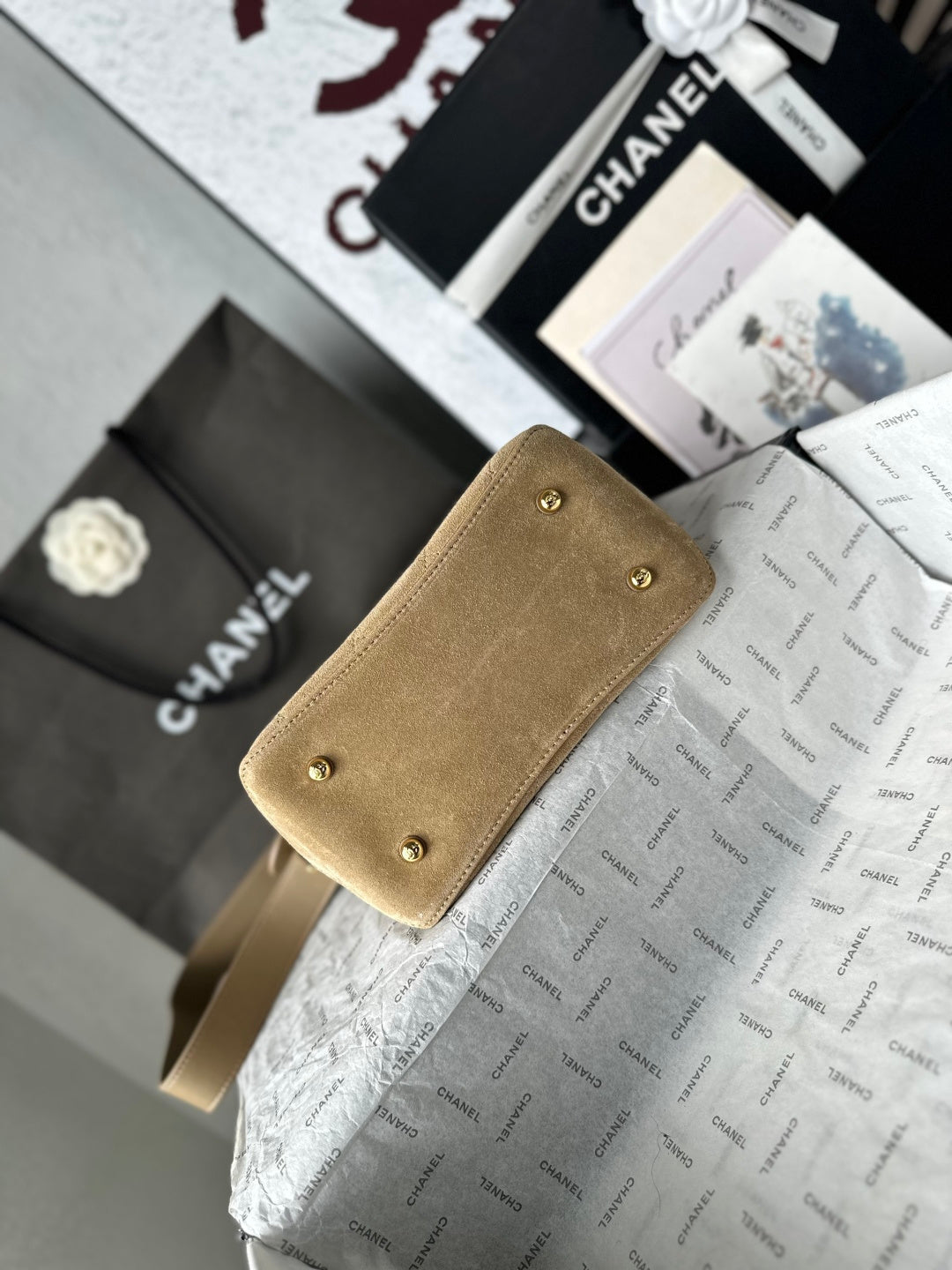 Chanel AS6268 Suede Tote - Image 3