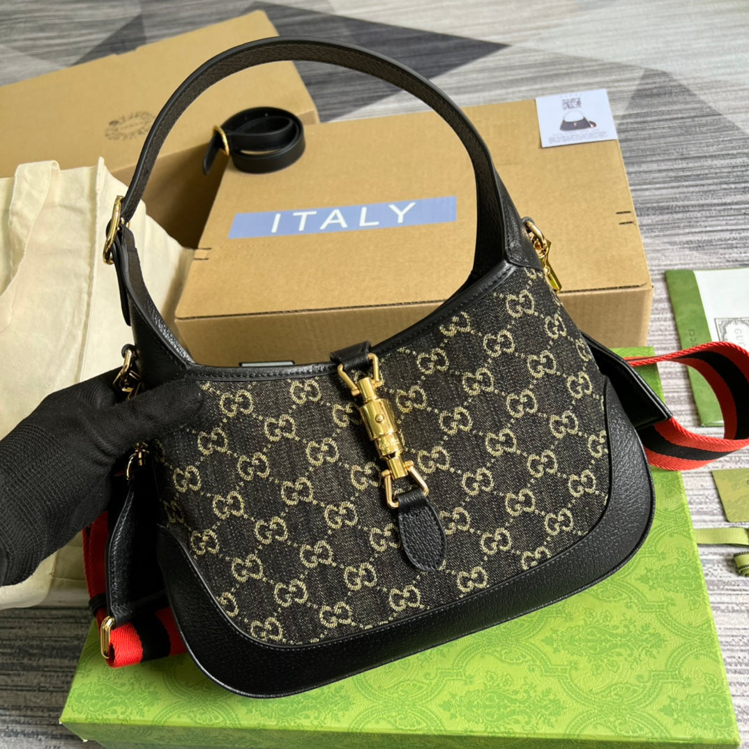 gucci shoulder bag big size black 678843
