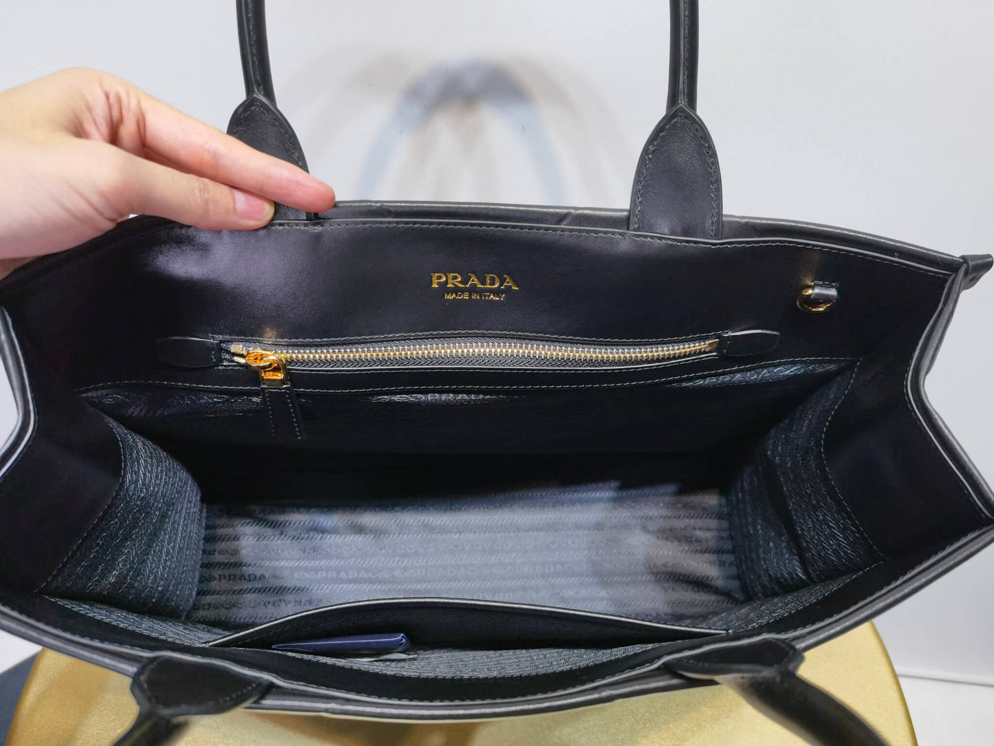 1ba377 black cowhide leather tote bag