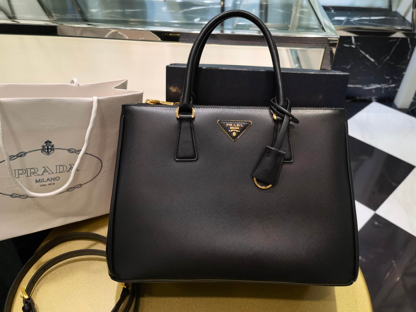 1ba274 galleria handbag shoulder bag 32cm black