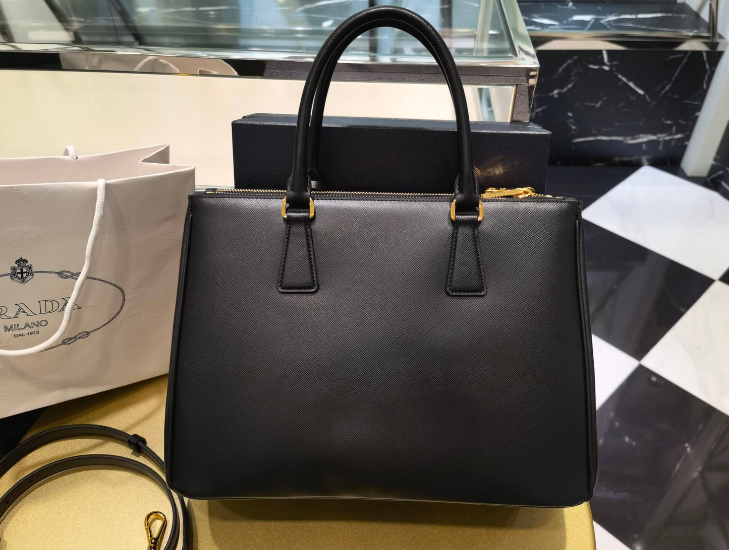 1ba274 galleria handbag shoulder bag 32cm black