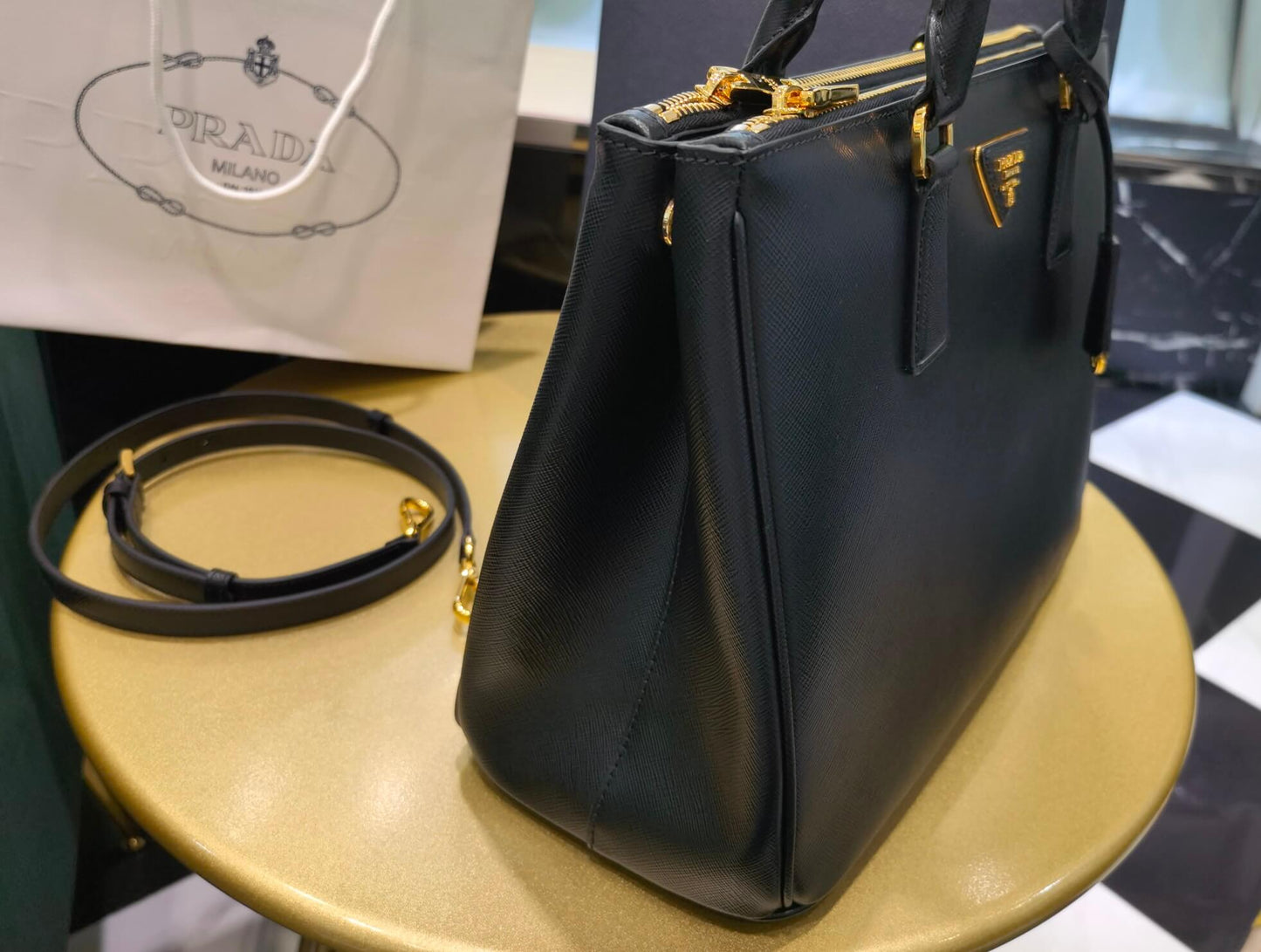 1ba274 galleria handbag shoulder bag 32cm black