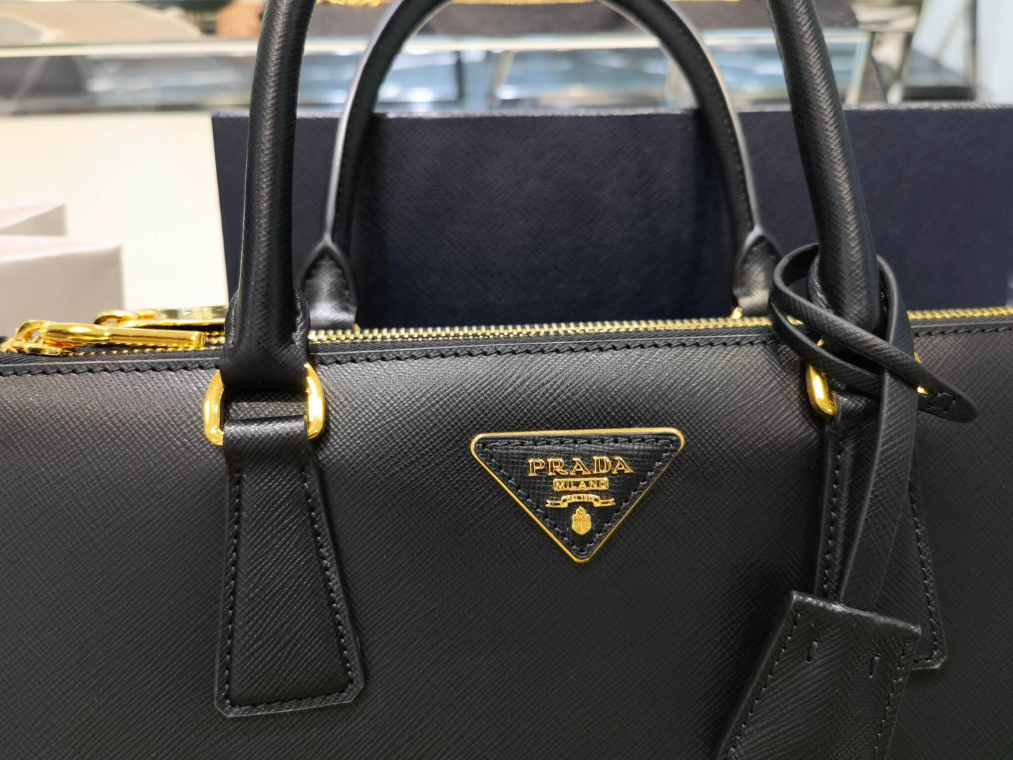 1ba274 galleria handbag shoulder bag 32cm black