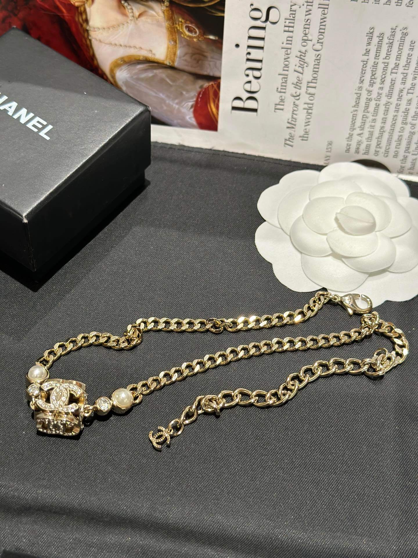 2023 new fashion hollow cube diamond neckchain xlc11