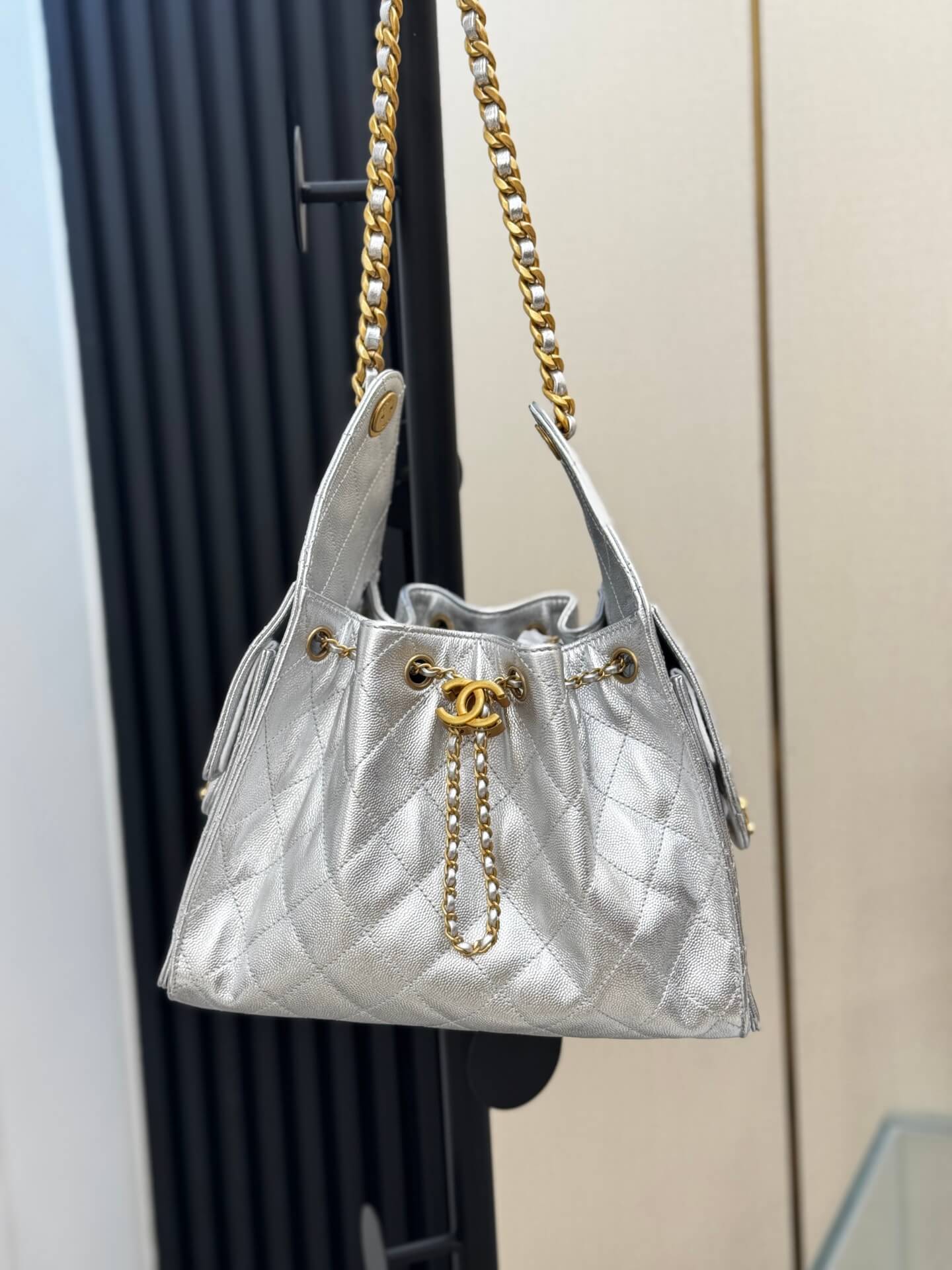 CHA 25 SMALL HANDBAG AS5293 Caviar Calfskin silver
