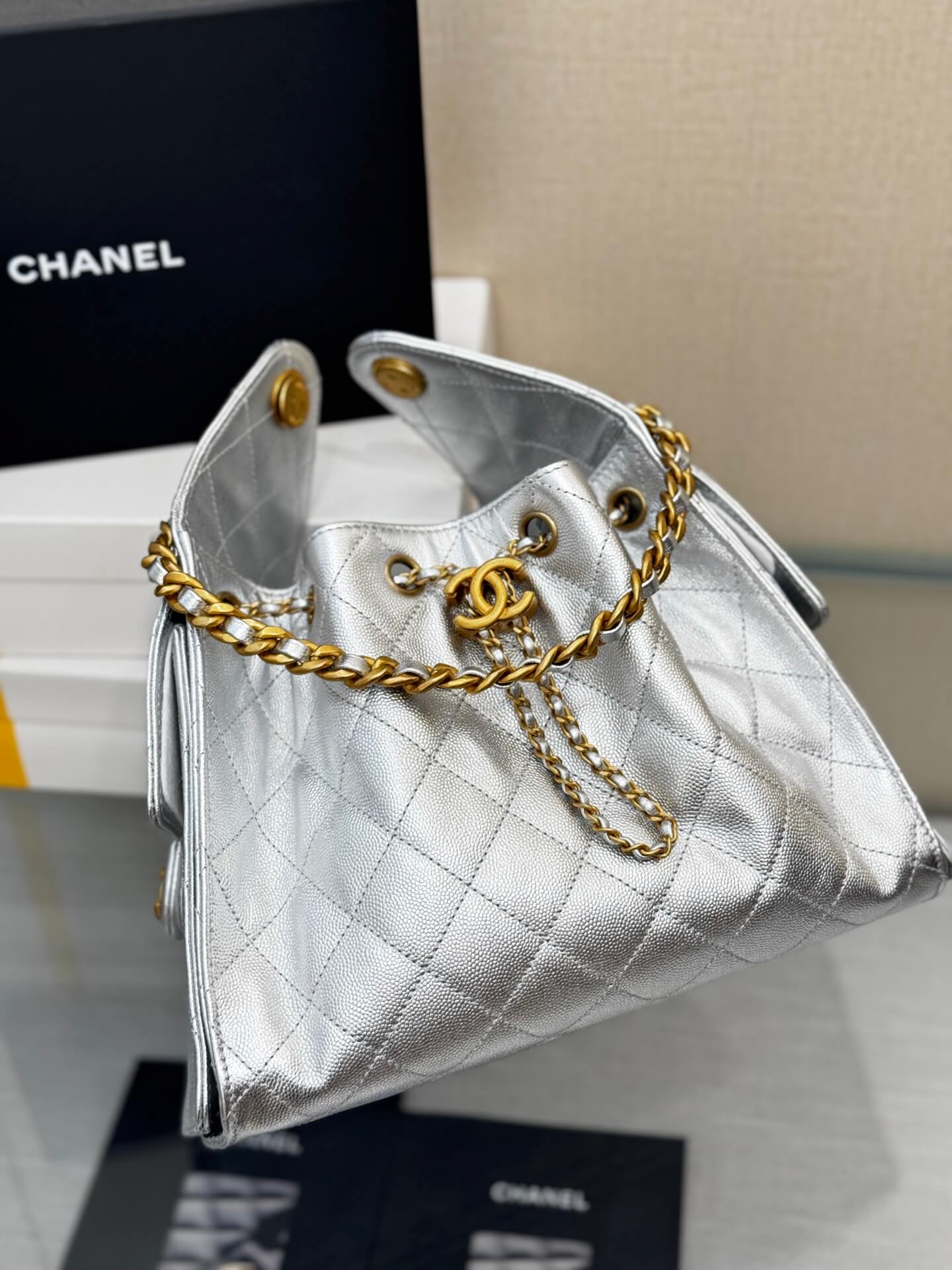 CHA 25 SMALL HANDBAG AS5293 Caviar Calfskin silver