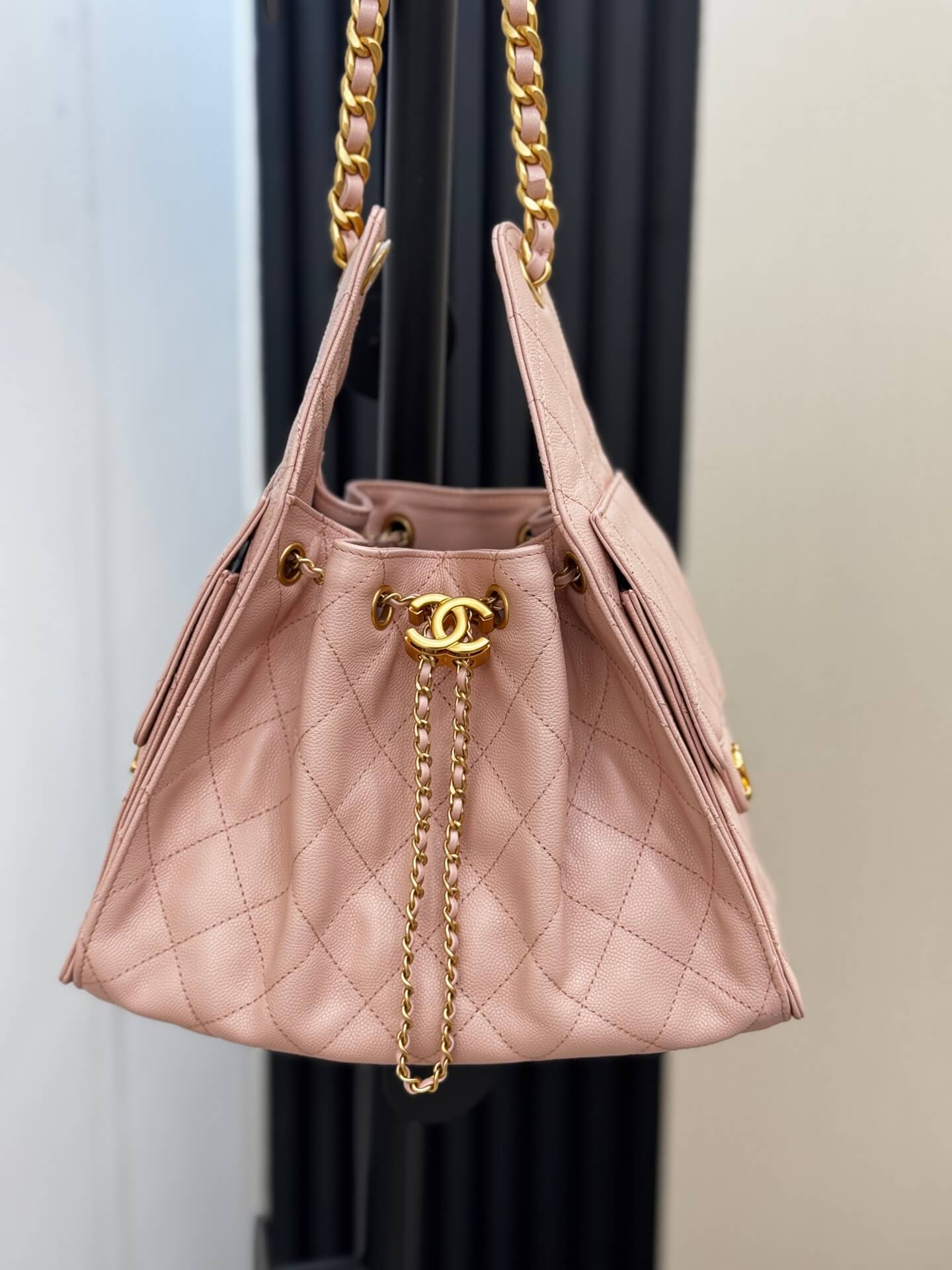 CHA 25 SMALL HANDBAG AS5293 Caviar Calfskin Pink
