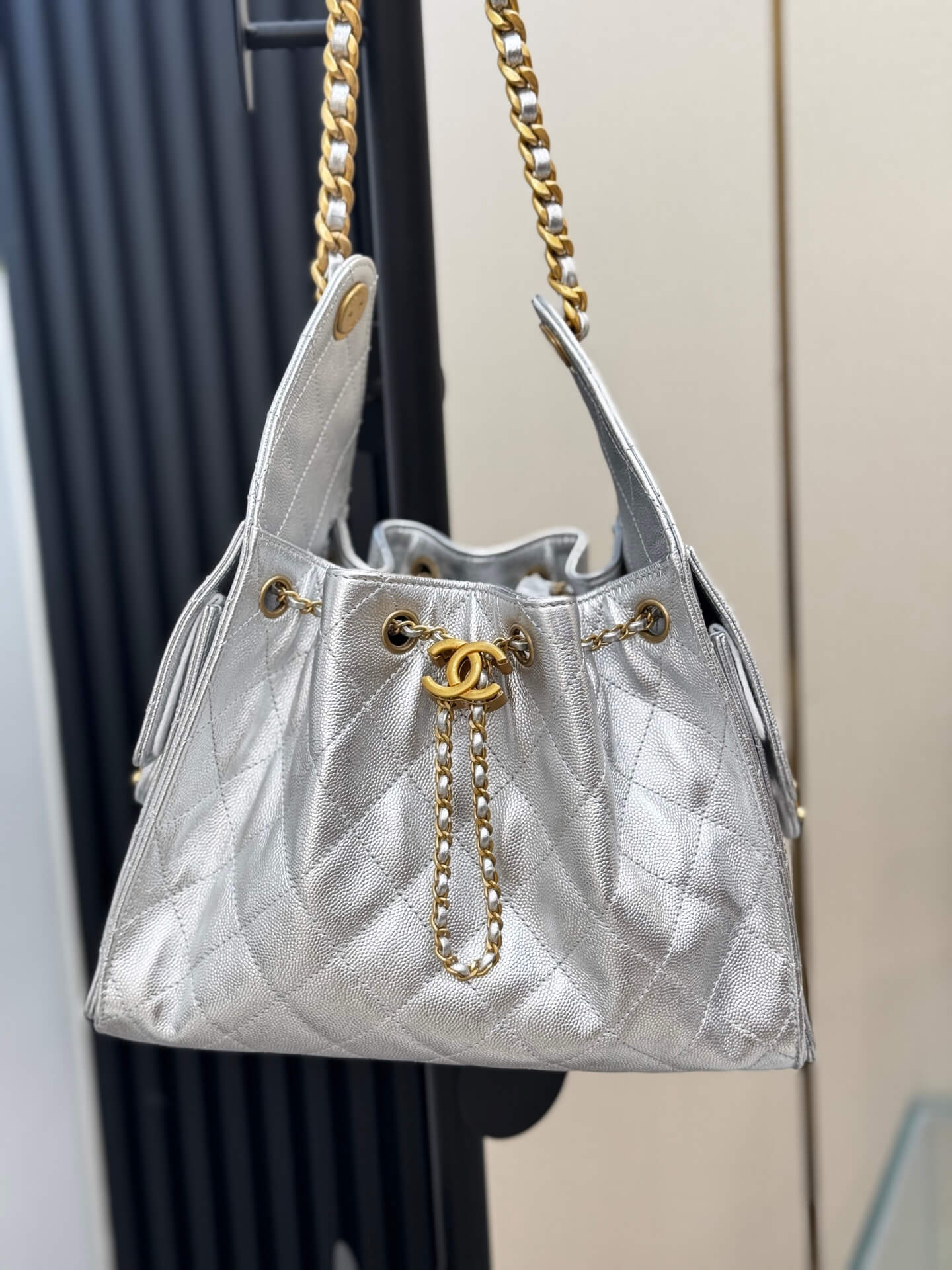 CHA 25 SMALL HANDBAG AS5293 Caviar Calfskin silver