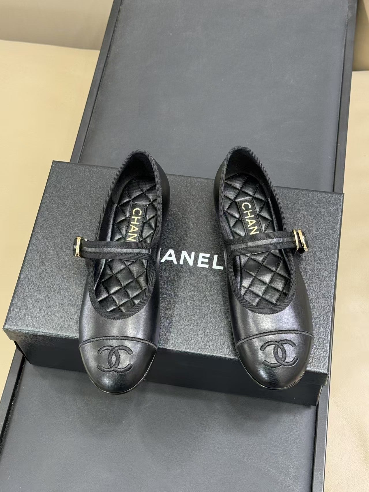 CHA MARY JANES Lambskin Black Sandle