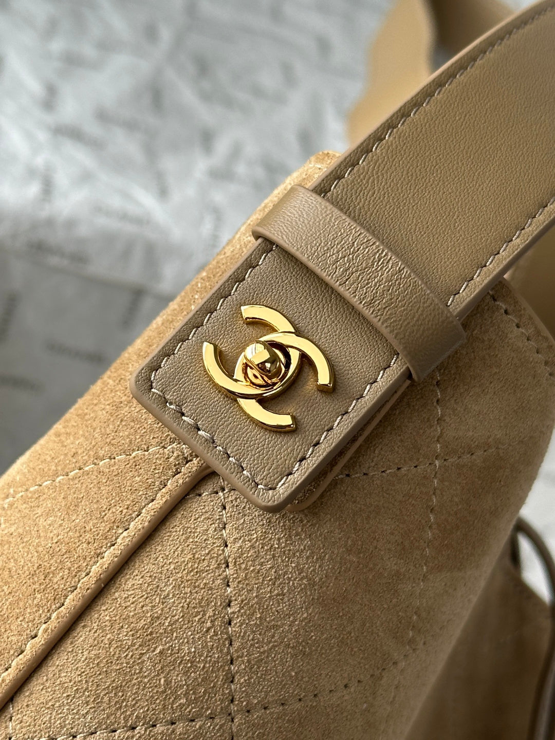 Chanel AS6268 Suede Tote - Image 5