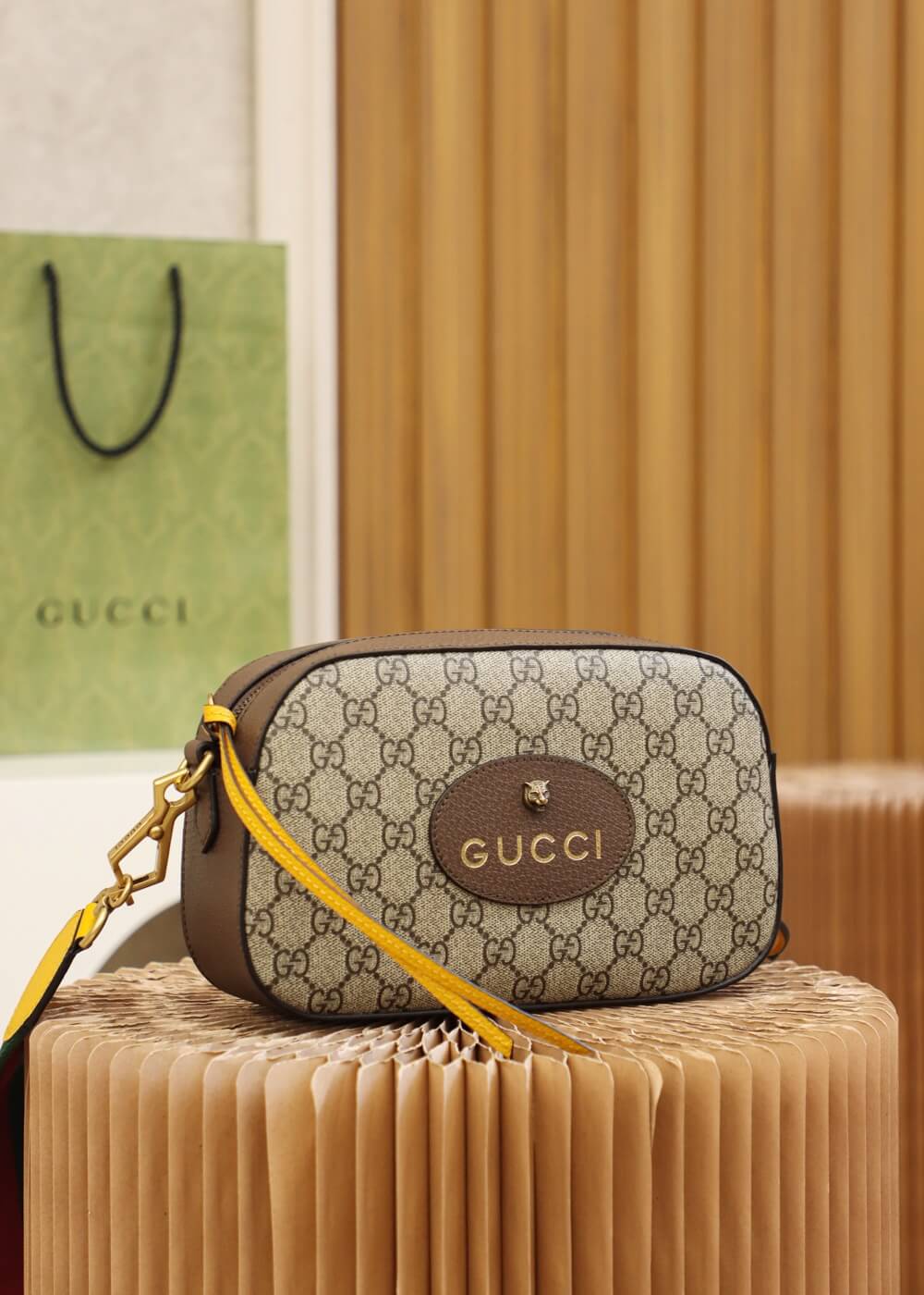 gc 476466 nev vintage cross body bags brown leather