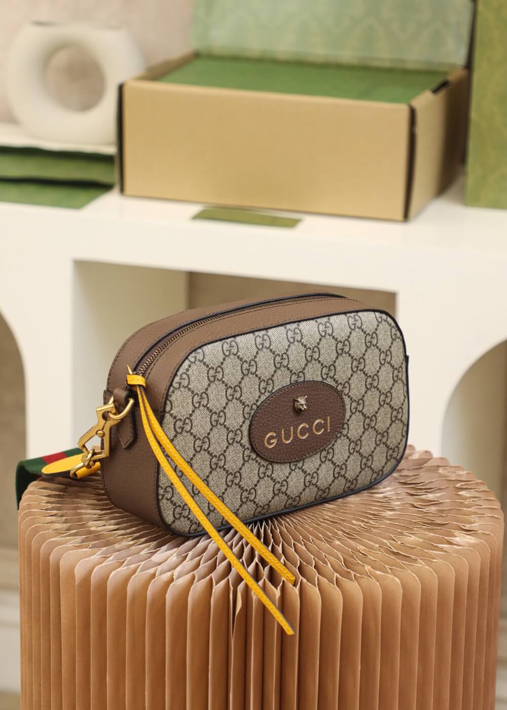 gc 476466 nev vintage cross body bags brown leather