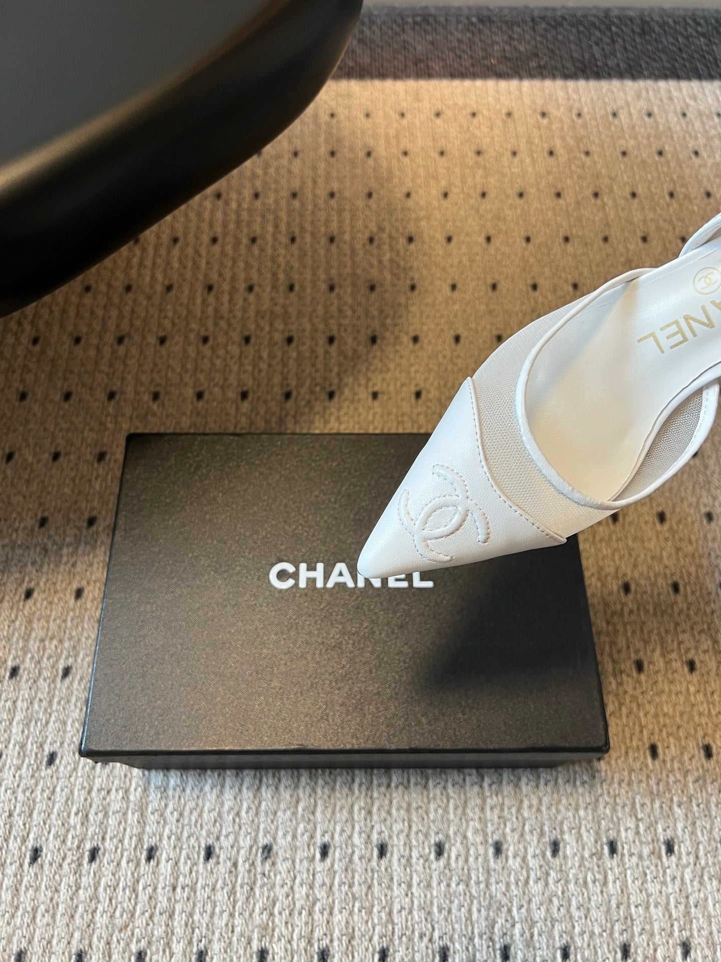 CHANEL 26SS Pointed Slingback Stiletto Heels 3826035 White - 5