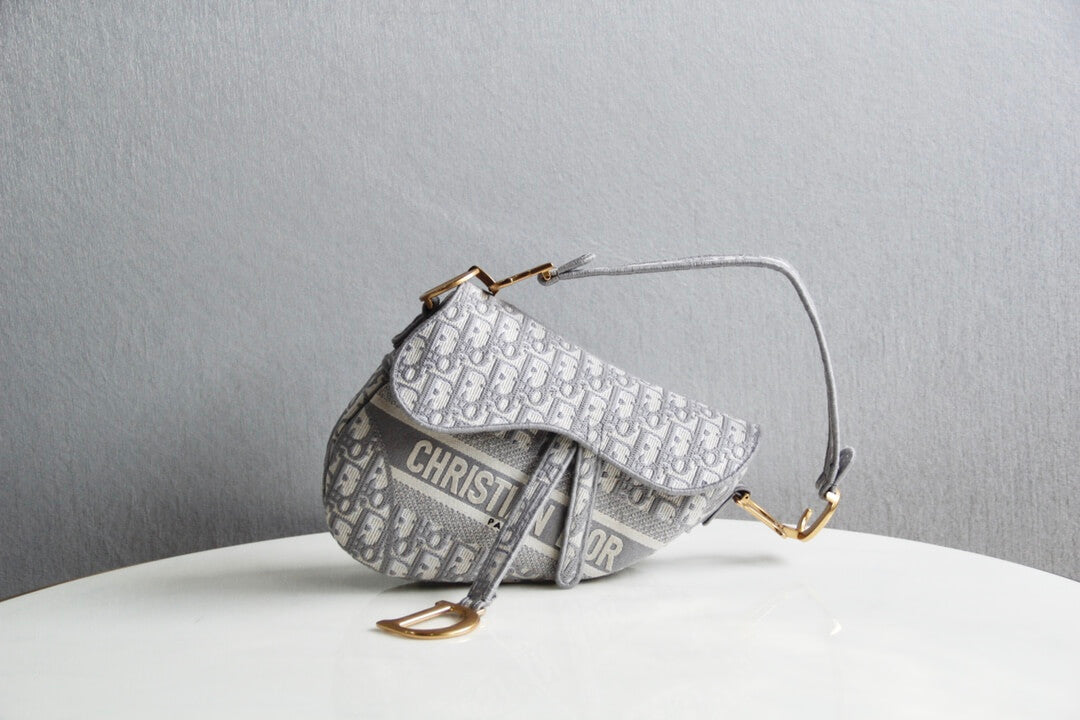 6815 saddle bag 25 5cm embroidery grey white