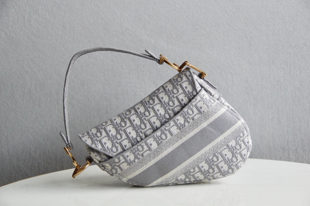 6815 saddle bag 25 5cm embroidery grey white