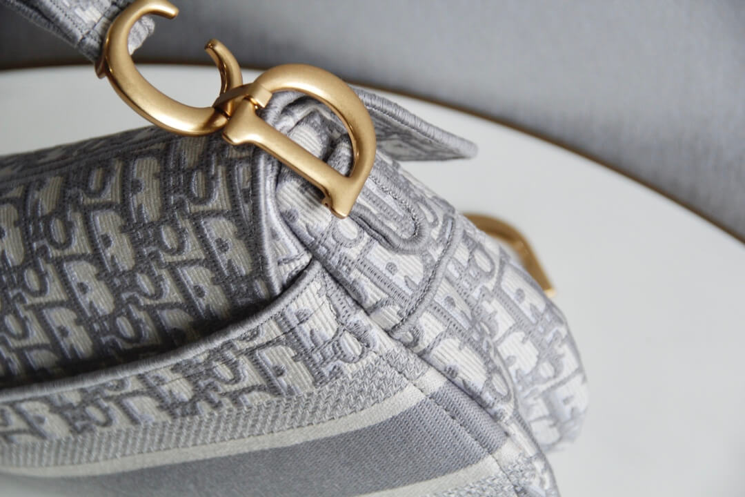6815 saddle bag 25 5cm embroidery grey white