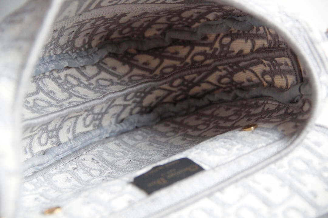 6815 saddle bag 25 5cm embroidery grey white