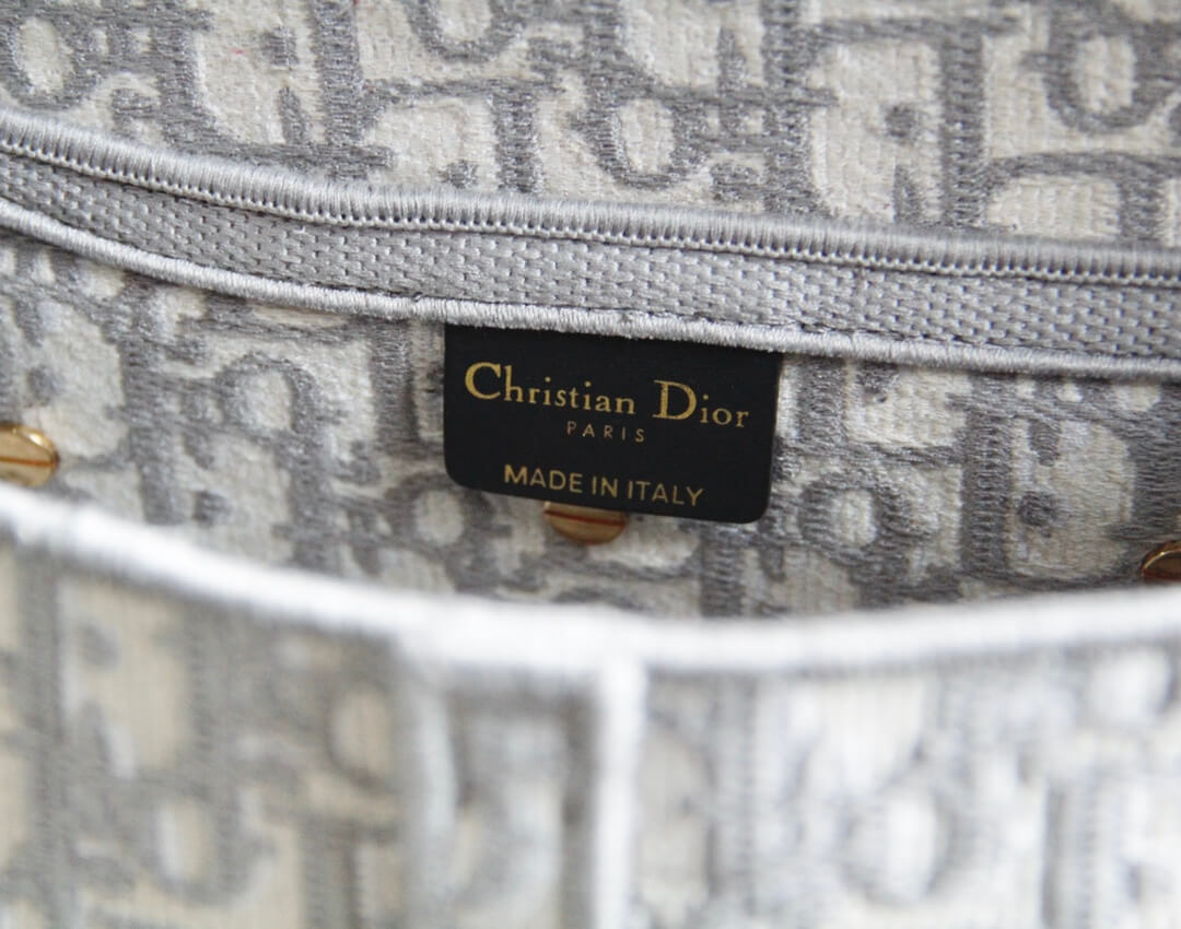 6815 saddle bag 25 5cm embroidery grey white