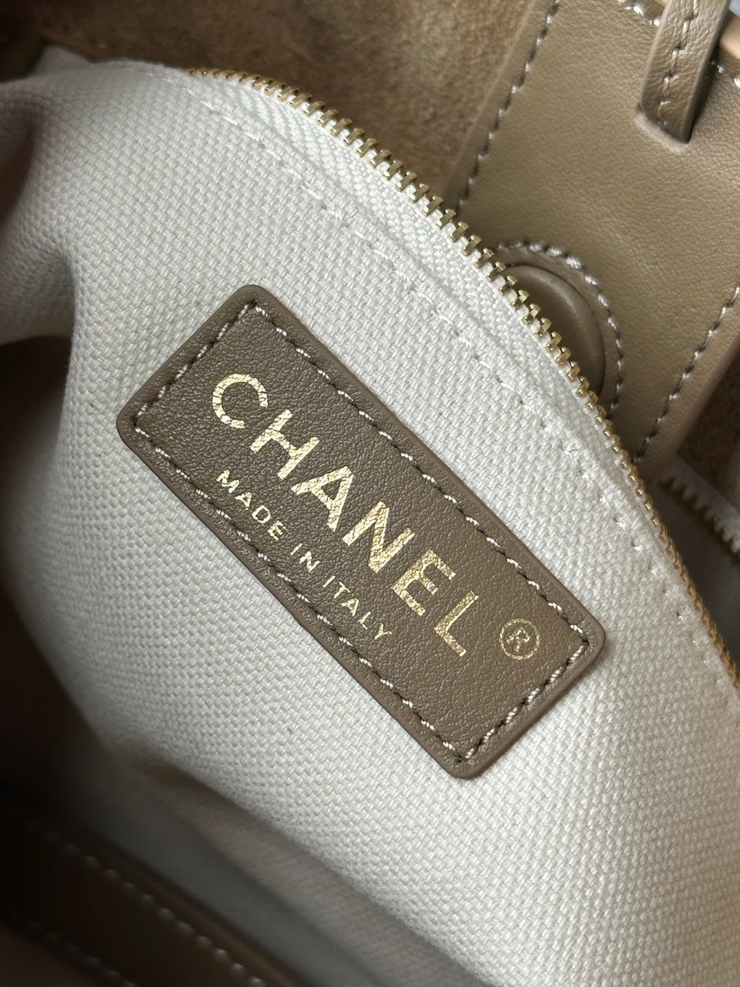 Chanel AS6268 Suede Tote - Image 2