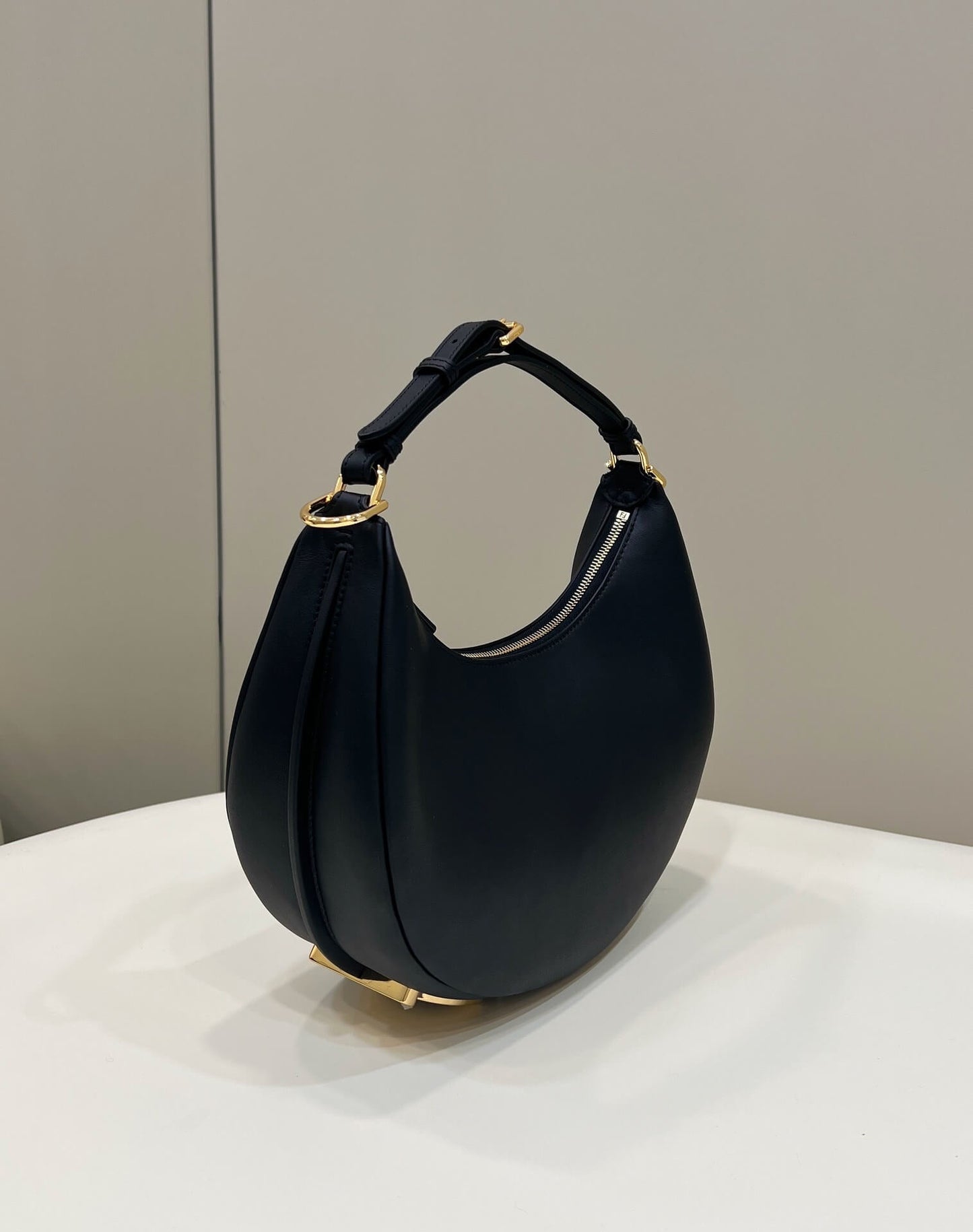 80056 fd ndigraphy small black leather bag