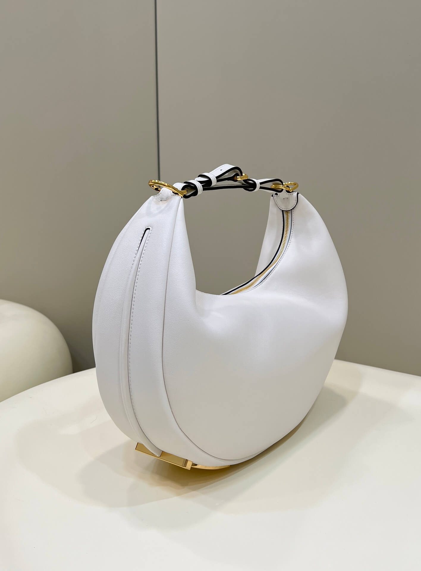 80056 fd ndigraphy small white leather bag