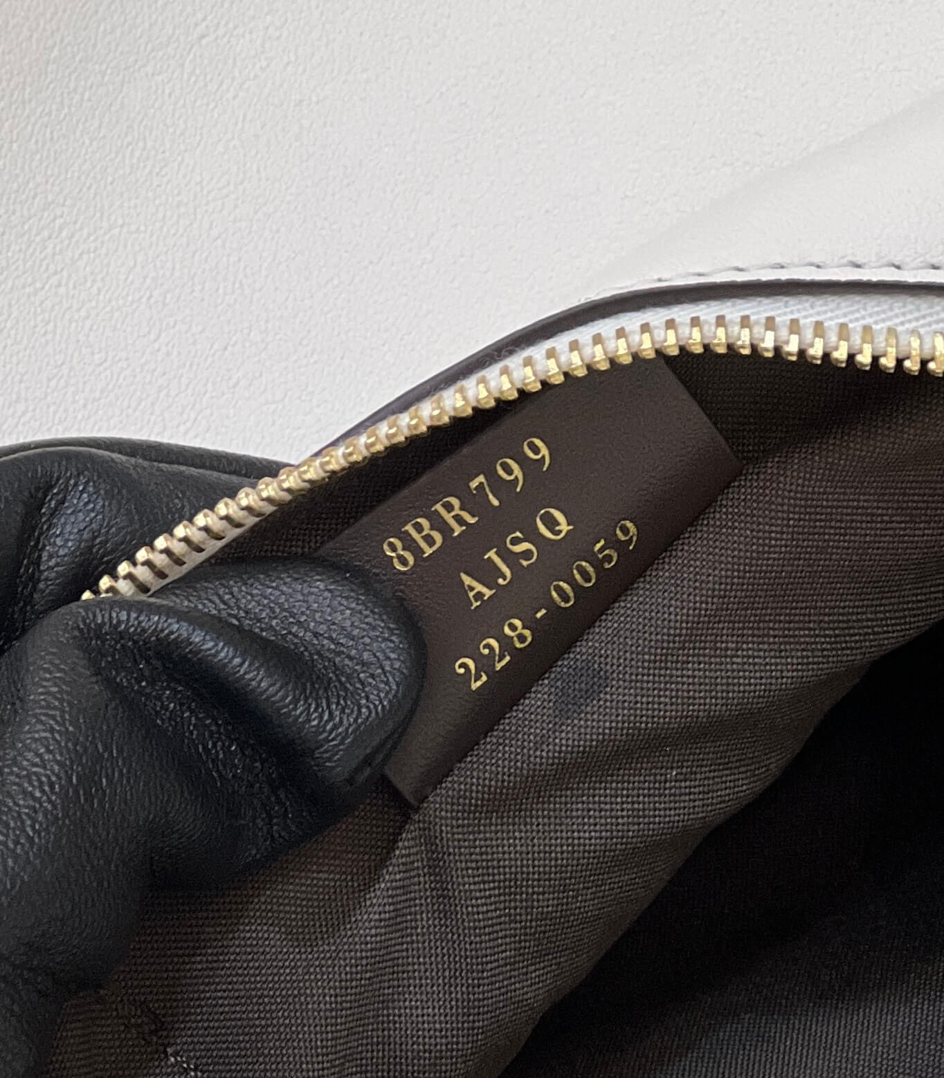 80056 fd ndigraphy small white leather bag