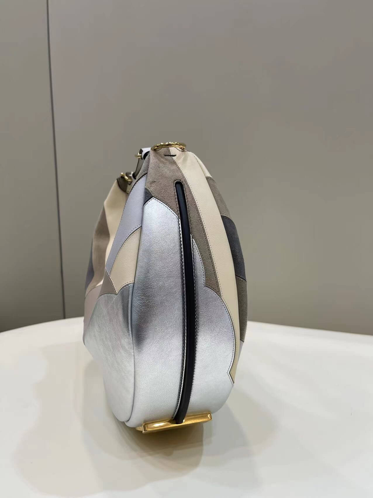 80056 fd ndigraphy small silver leather bag
