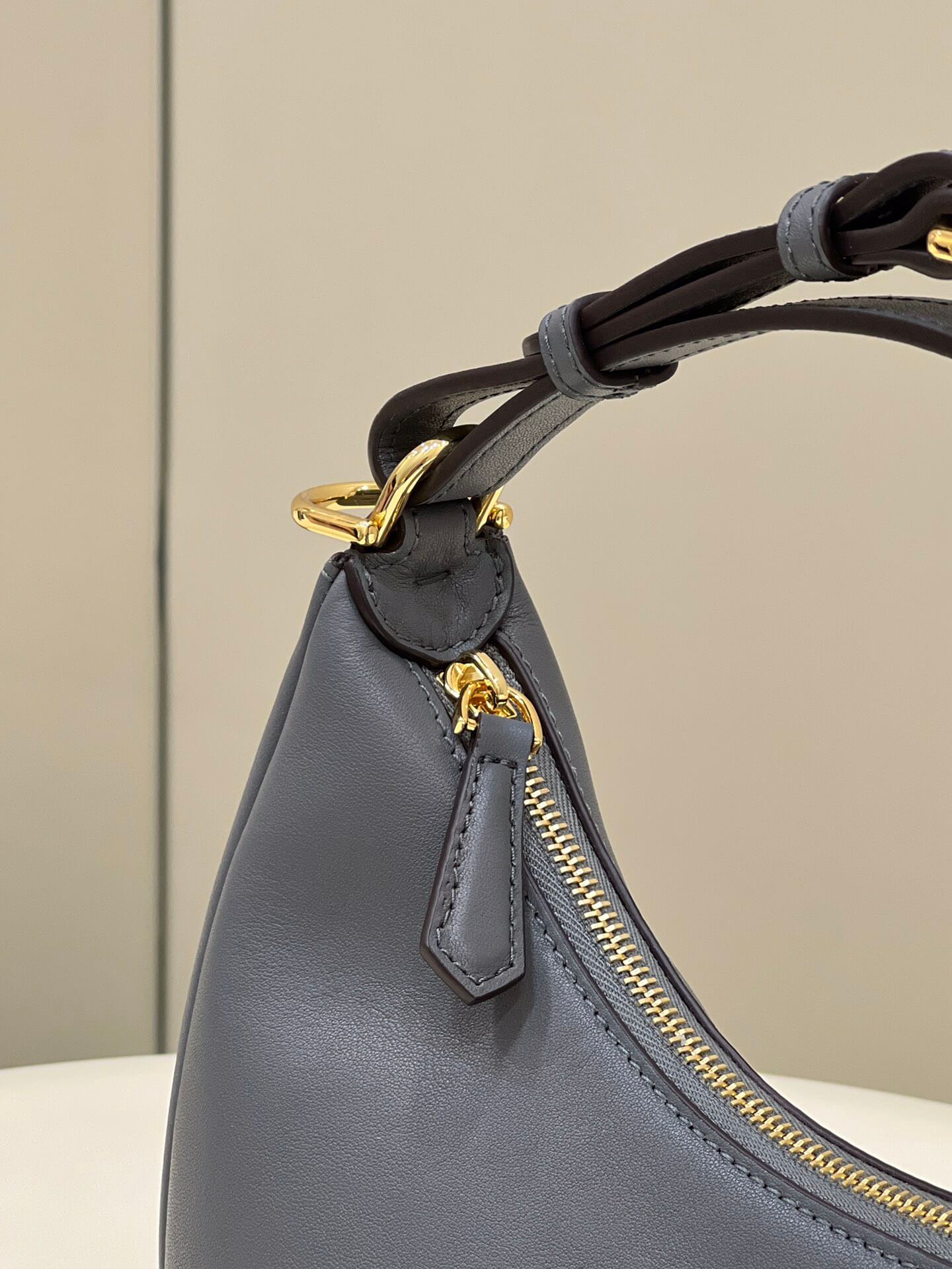 80056 fd ndigraphy small tinware grey leather bag