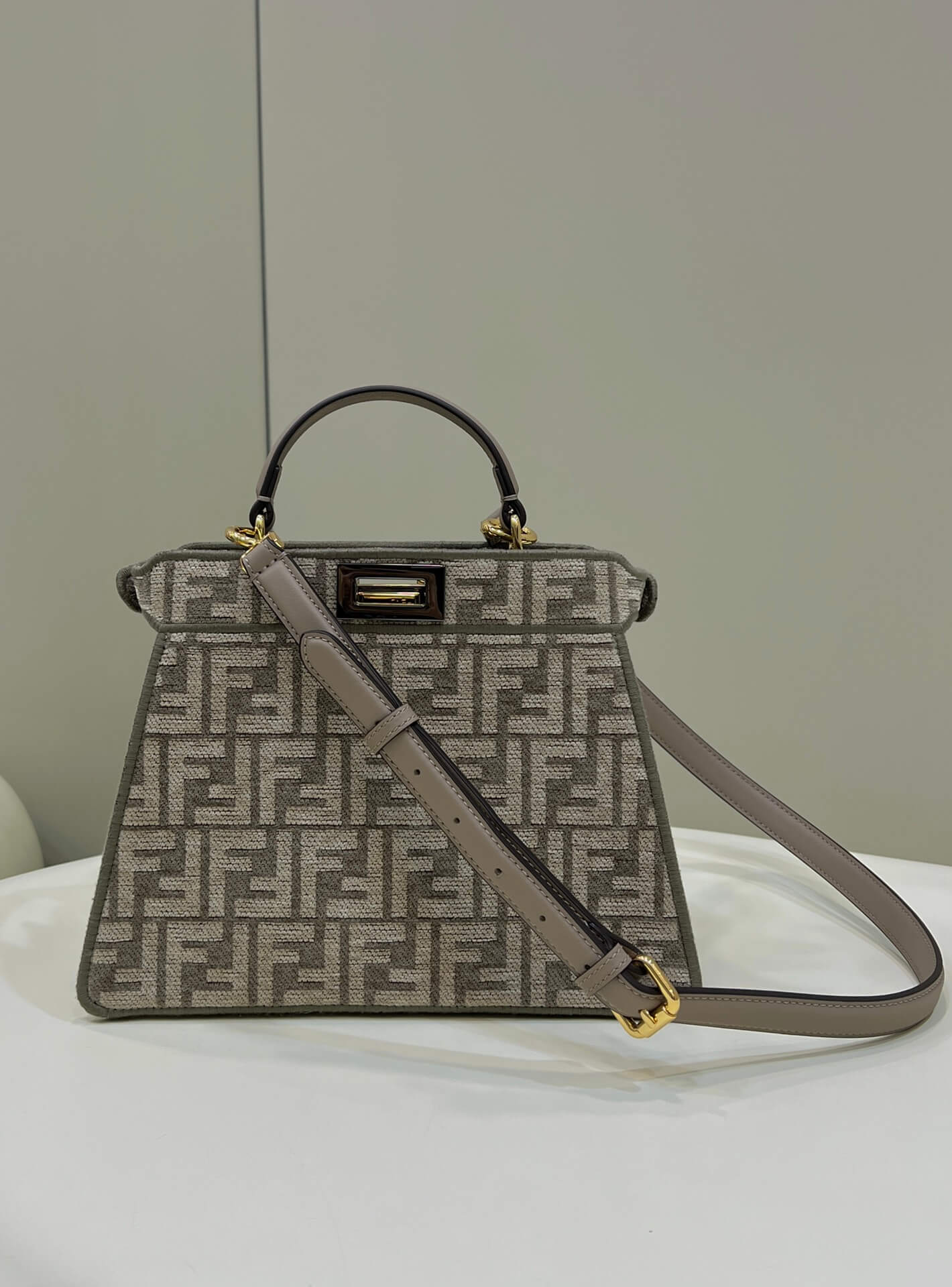 80106l fen di peekaboo 33 5cm grey