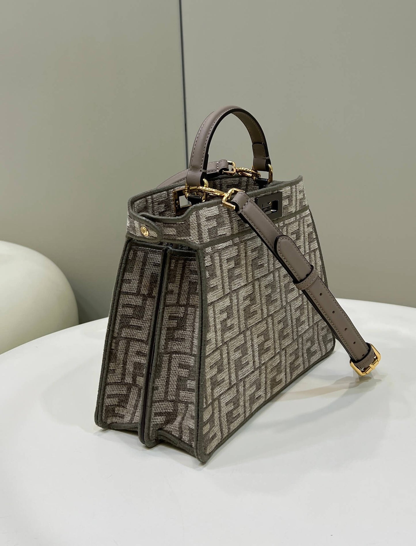 80106l fen di peekaboo 33 5cm grey