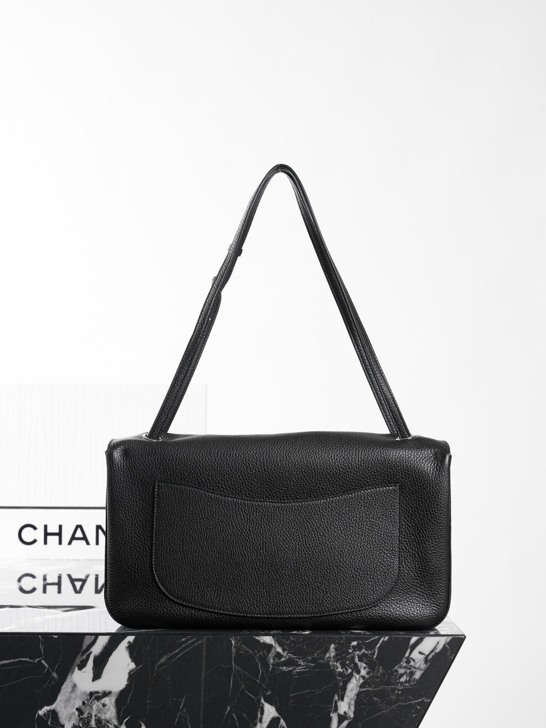 Chanel Maxi Flap Black - Image 4