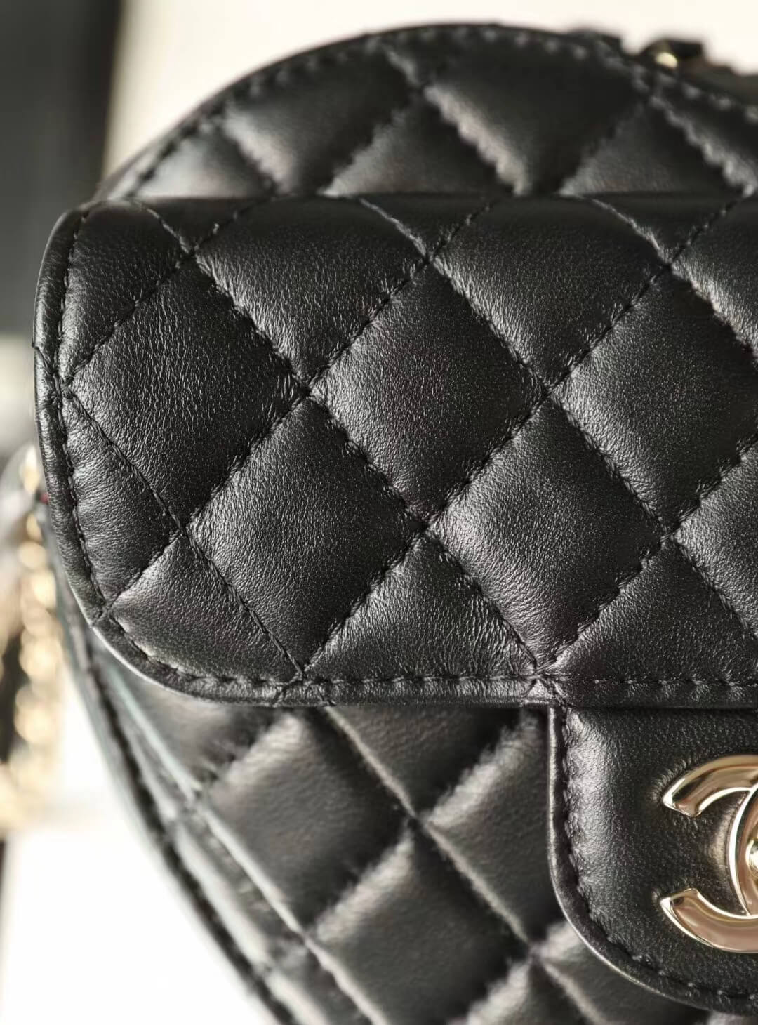 as3191 cha heart bag 22s black crossbody bag