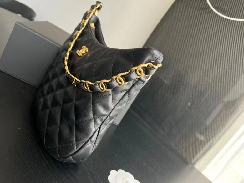 as3217 cha hobo bag with chunky chain strap large 22s lambskin black