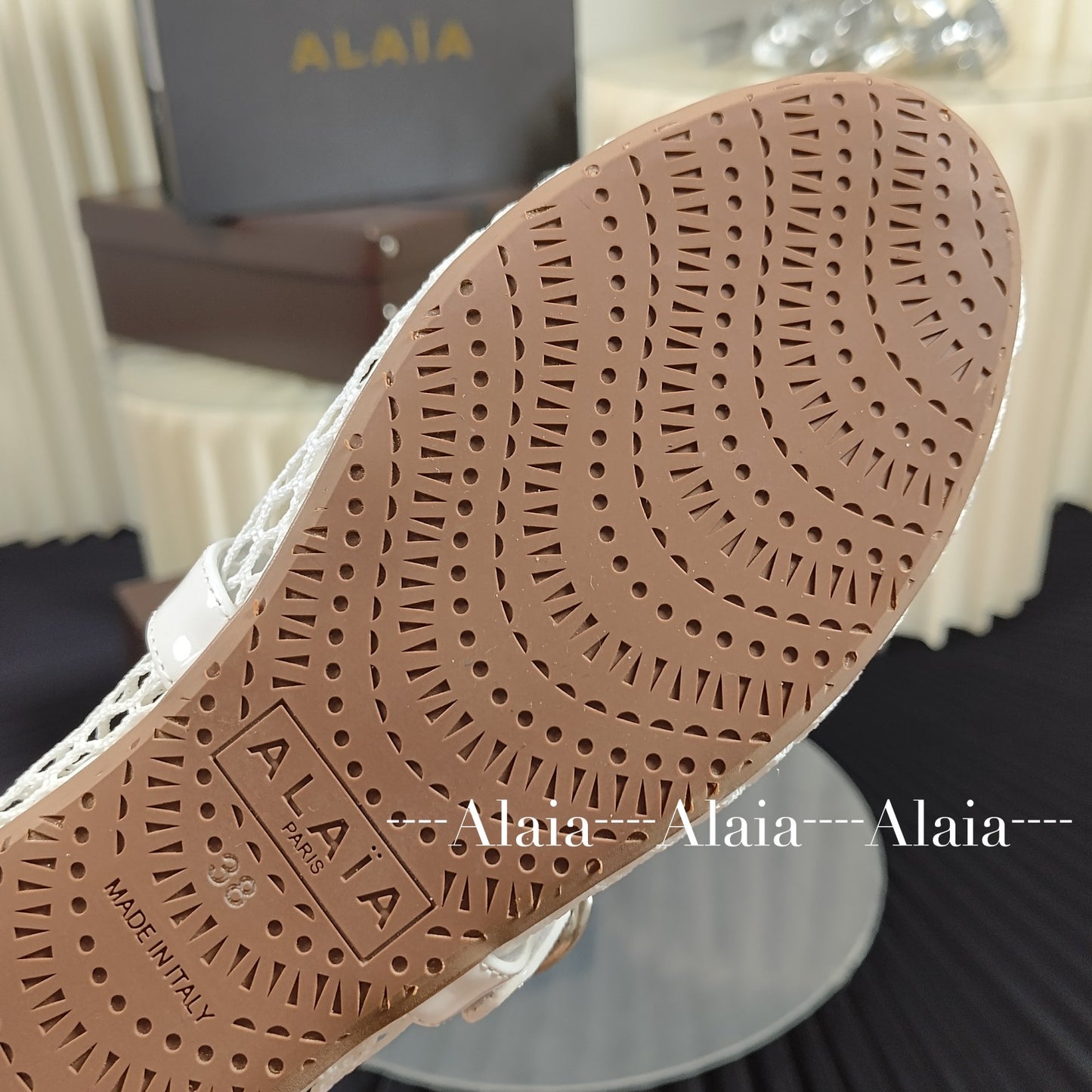 Alaia's Hot Selling Flat Shoes A2604151 white