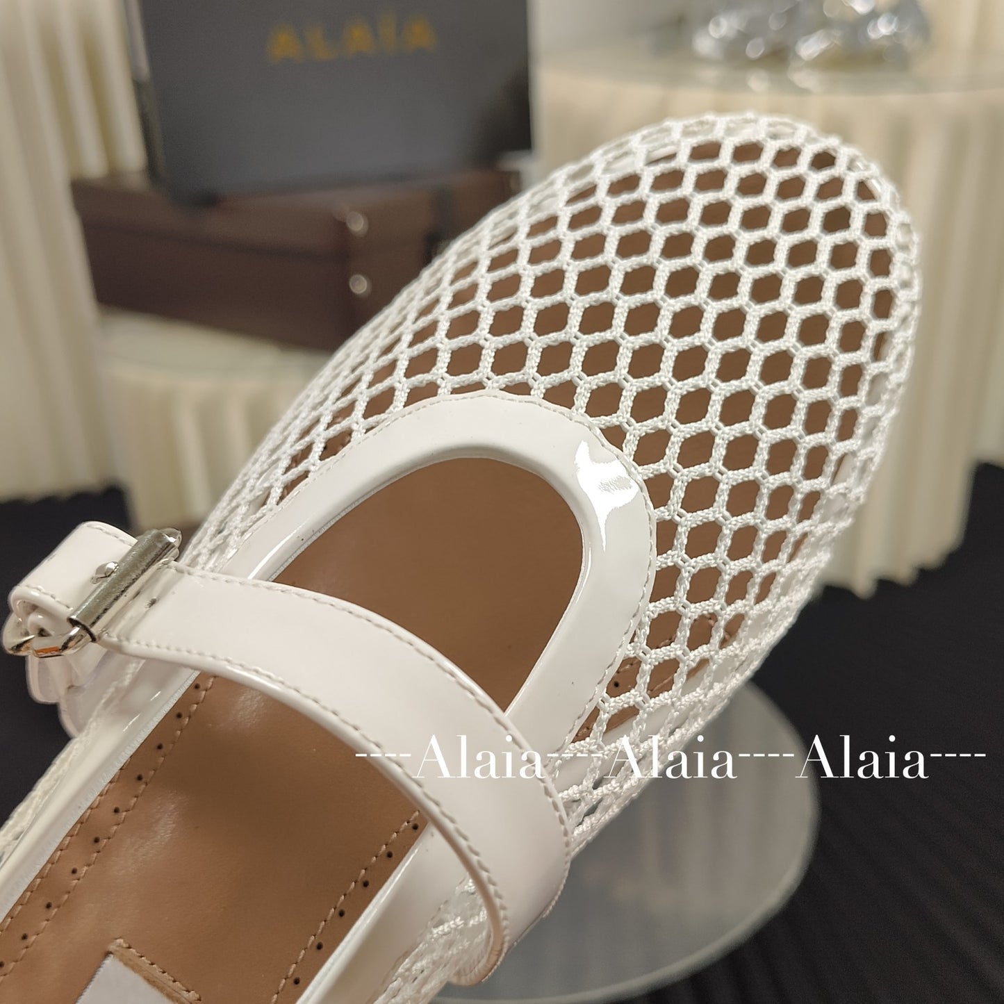 Alaia's Hot Selling Flat Shoes A2604151 white