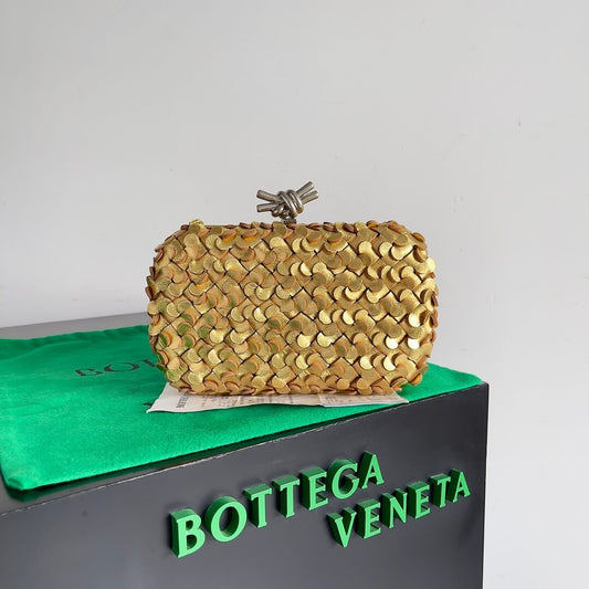 bv knot clutch bag 717622 gold