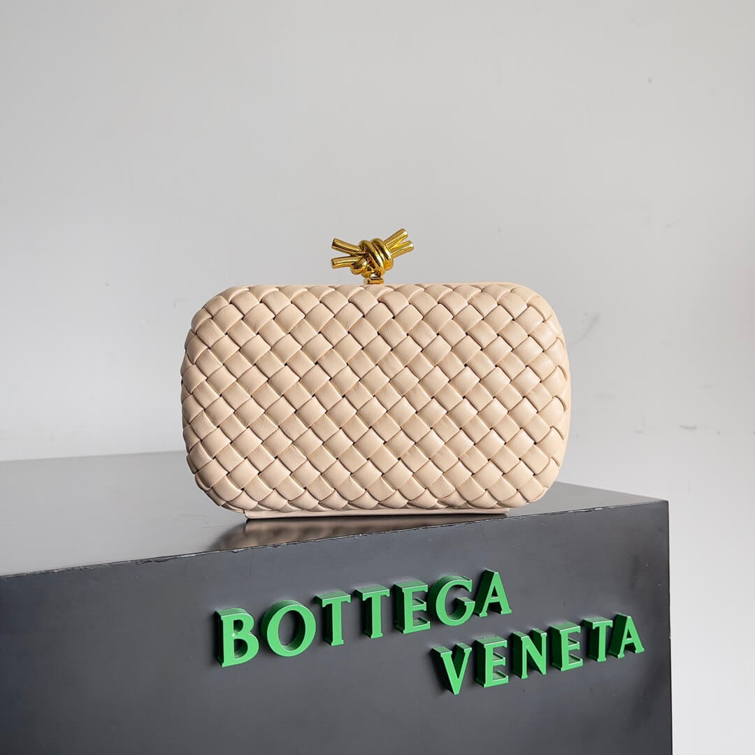 bv knot clutch bag 717622 prismatic apricot