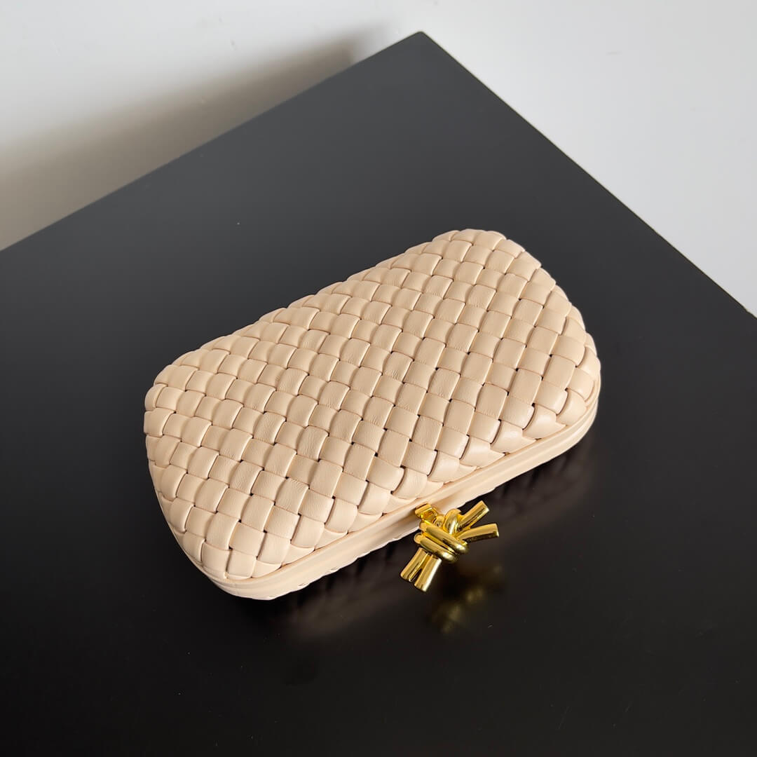 bv knot clutch bag 717622 prismatic apricot